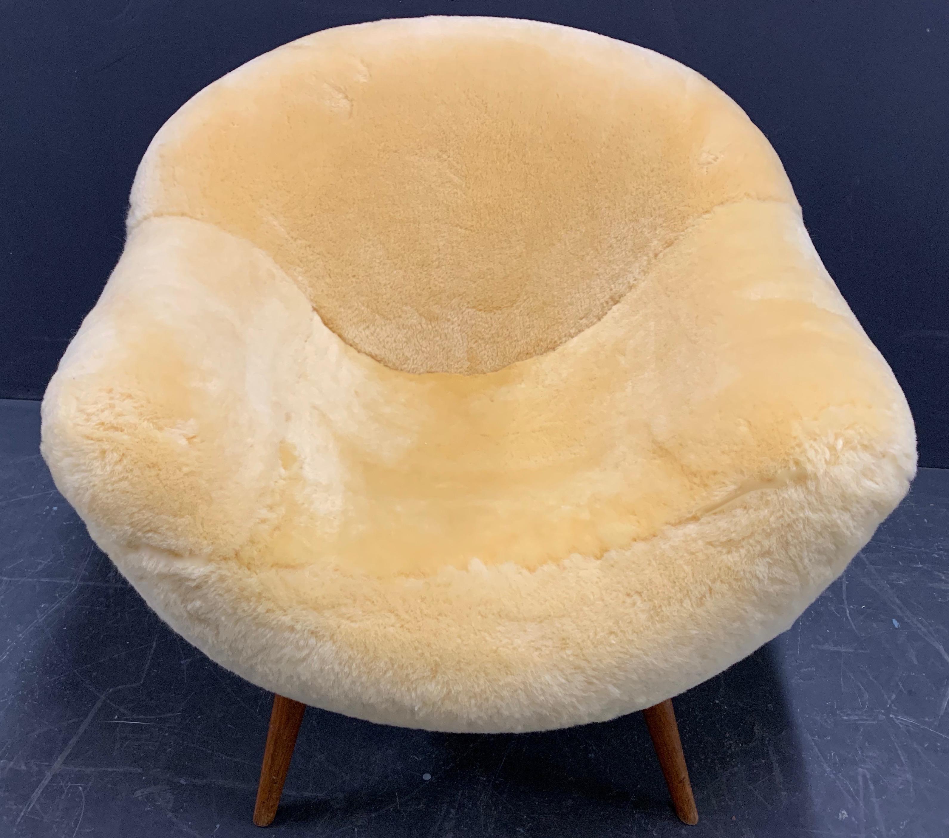 Set of 2 lounge chairs professional re-upholstered with high quality regulan tanned sheepskin. Belts and foam also new.