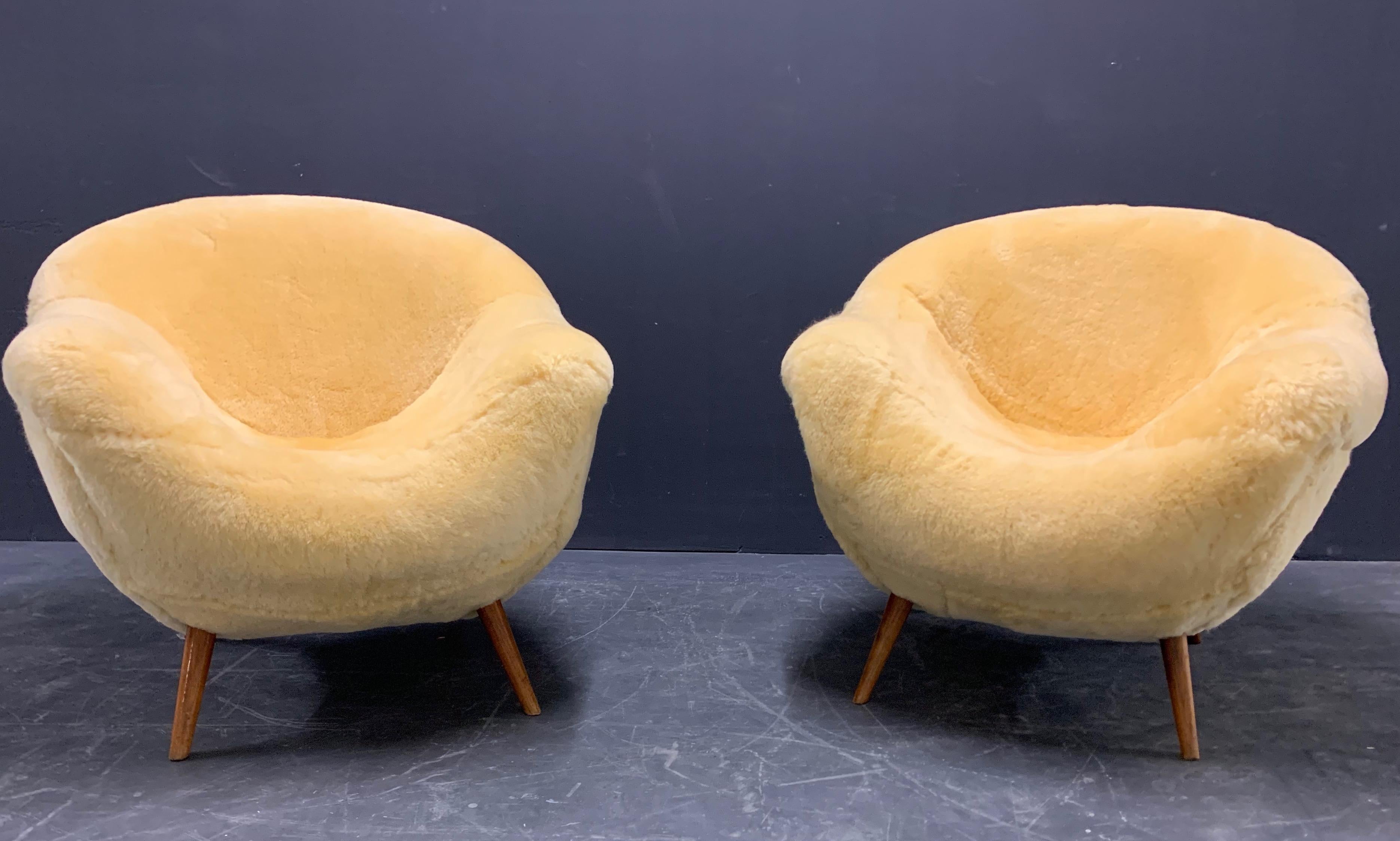 Set of 2 Wonderful and Cosy Sheepskin Chairs attributed to Jean Royere 13