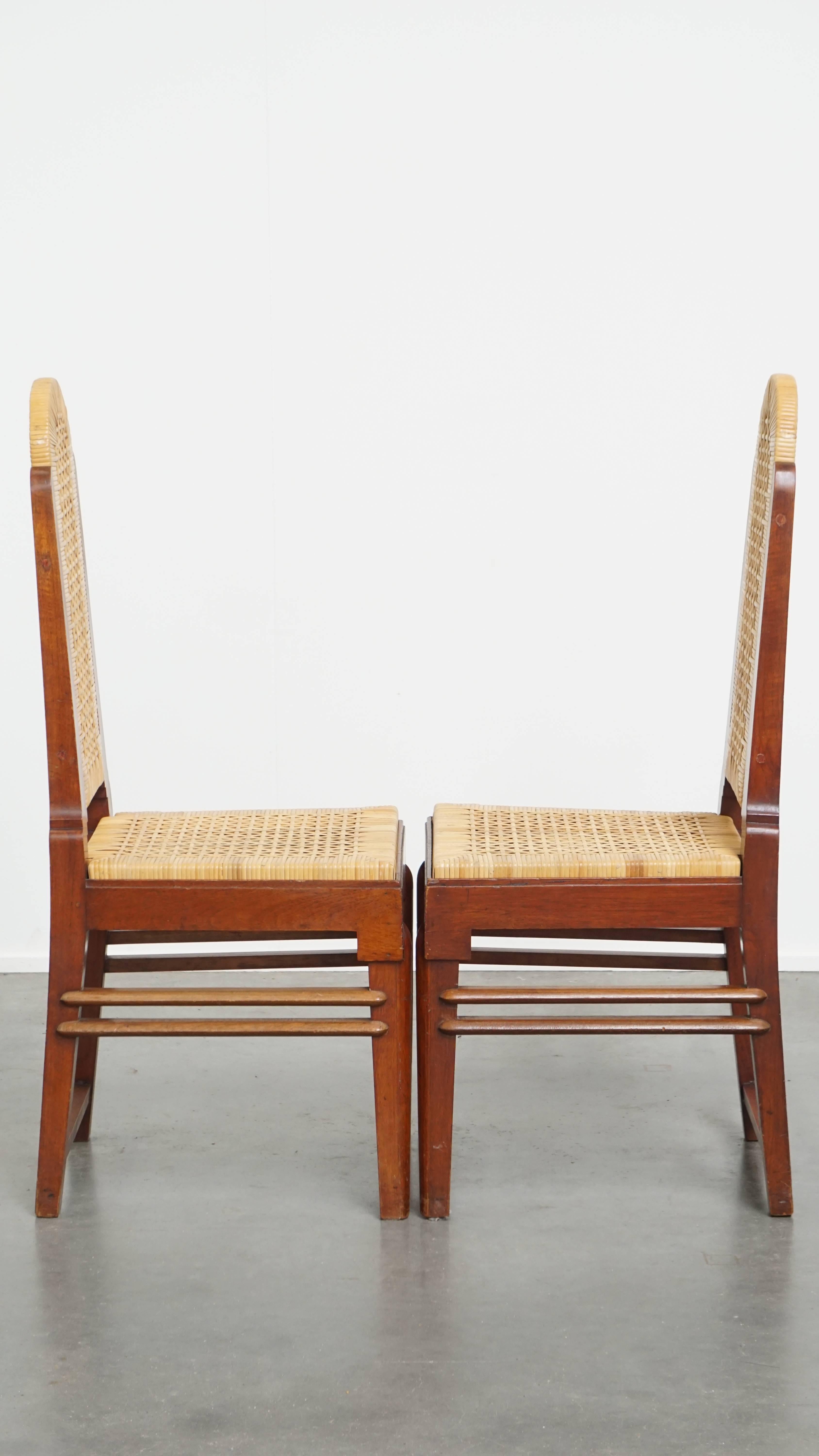 2 hölzerne Art Deco Esszimmerstühle mit Sitz und Rückenlehne aus geflochtenem Rohr (Art déco) im Angebot