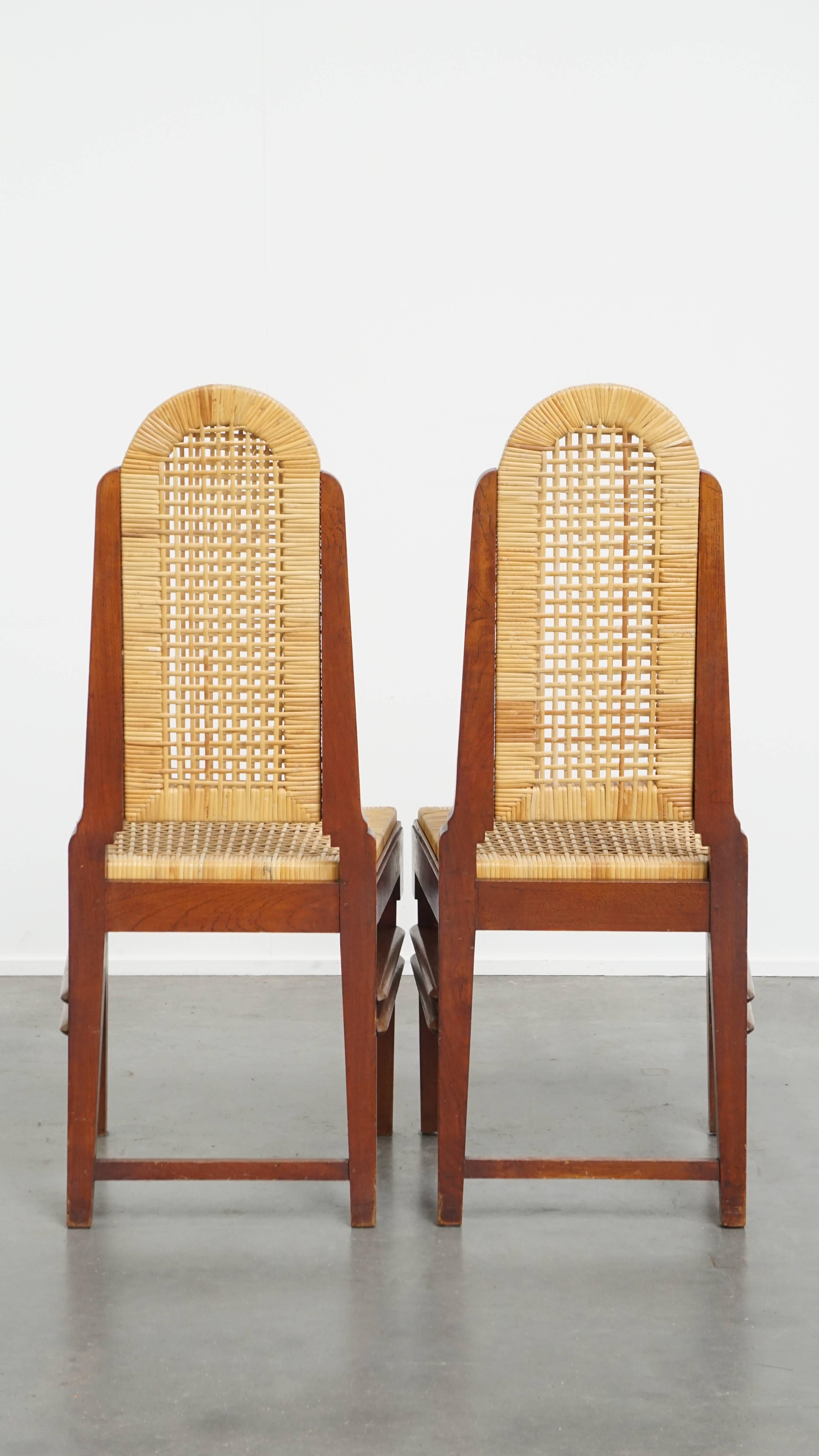 2 hölzerne Art Deco Esszimmerstühle mit Sitz und Rückenlehne aus geflochtenem Rohr (Handgefertigt) im Angebot