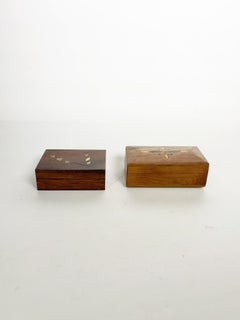 Ensemble de 2 boîtes en bois avec incrustations décoratives, France, années 1970