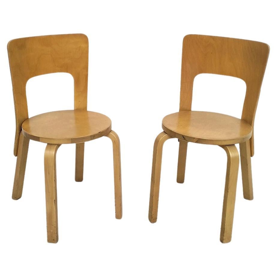 Satz von 2 Holzstühlen 66 Modell von Alvar Aalto für Artek 60er Jahre