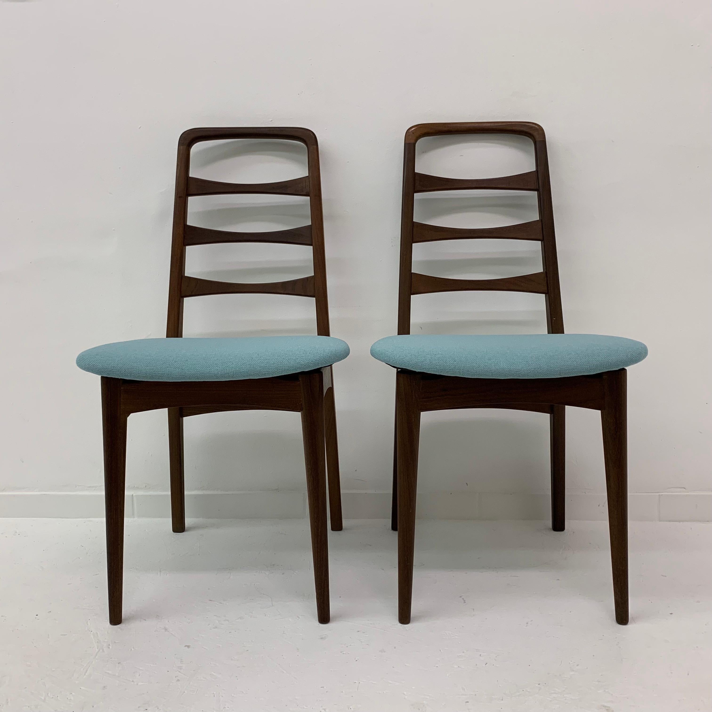 Set of 2 wooden dining chairs , 1950’s In Good Condition For Sale In Delft, NL