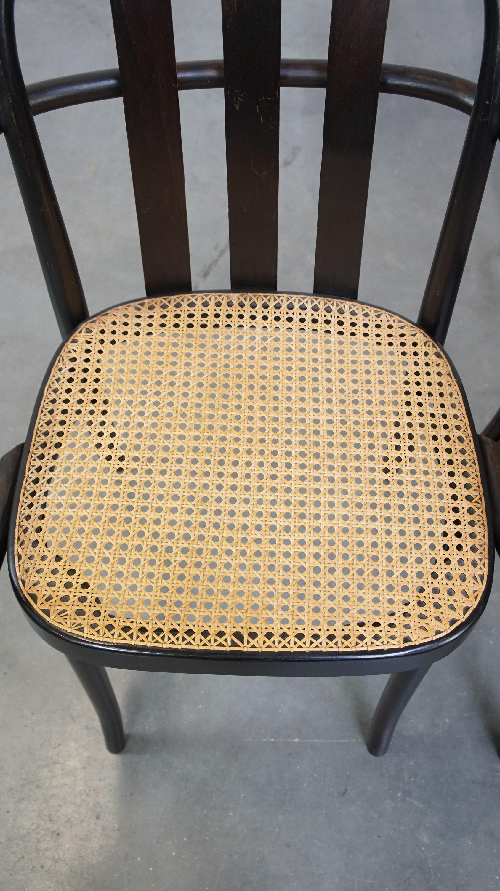 XX secolo Set di 2 sedie da pranzo in legno con seduta intrecciata in vendita