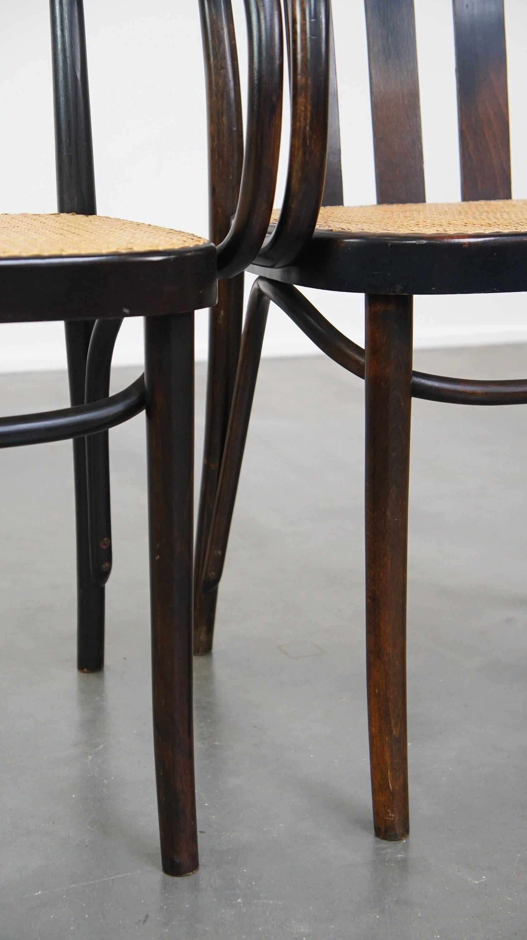 Set di 2 sedie da pranzo in legno con seduta intrecciata in vendita 3