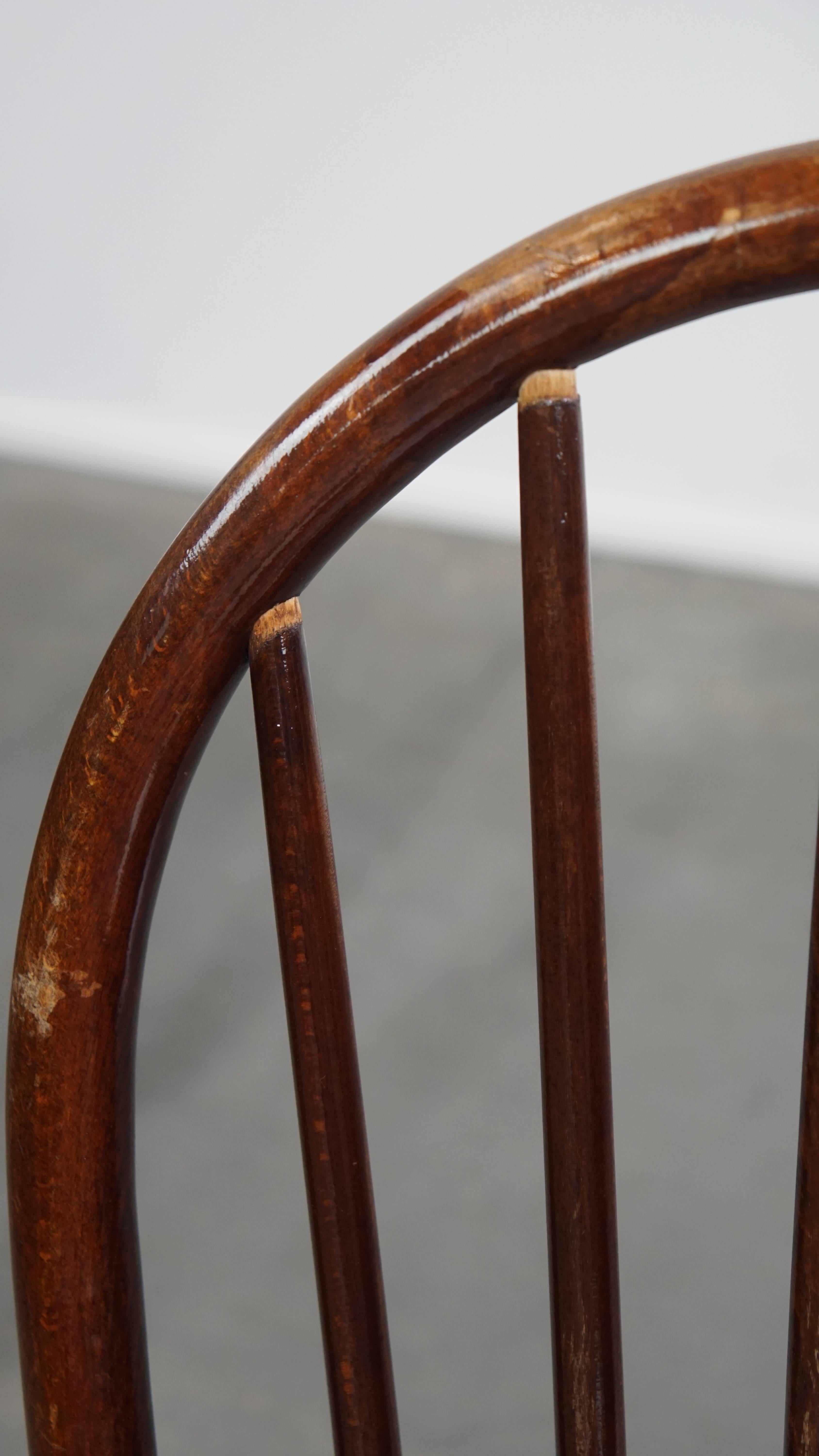 Set of 2 wooden vintage spindle Windsor chairs from the 1970s For Sale 2