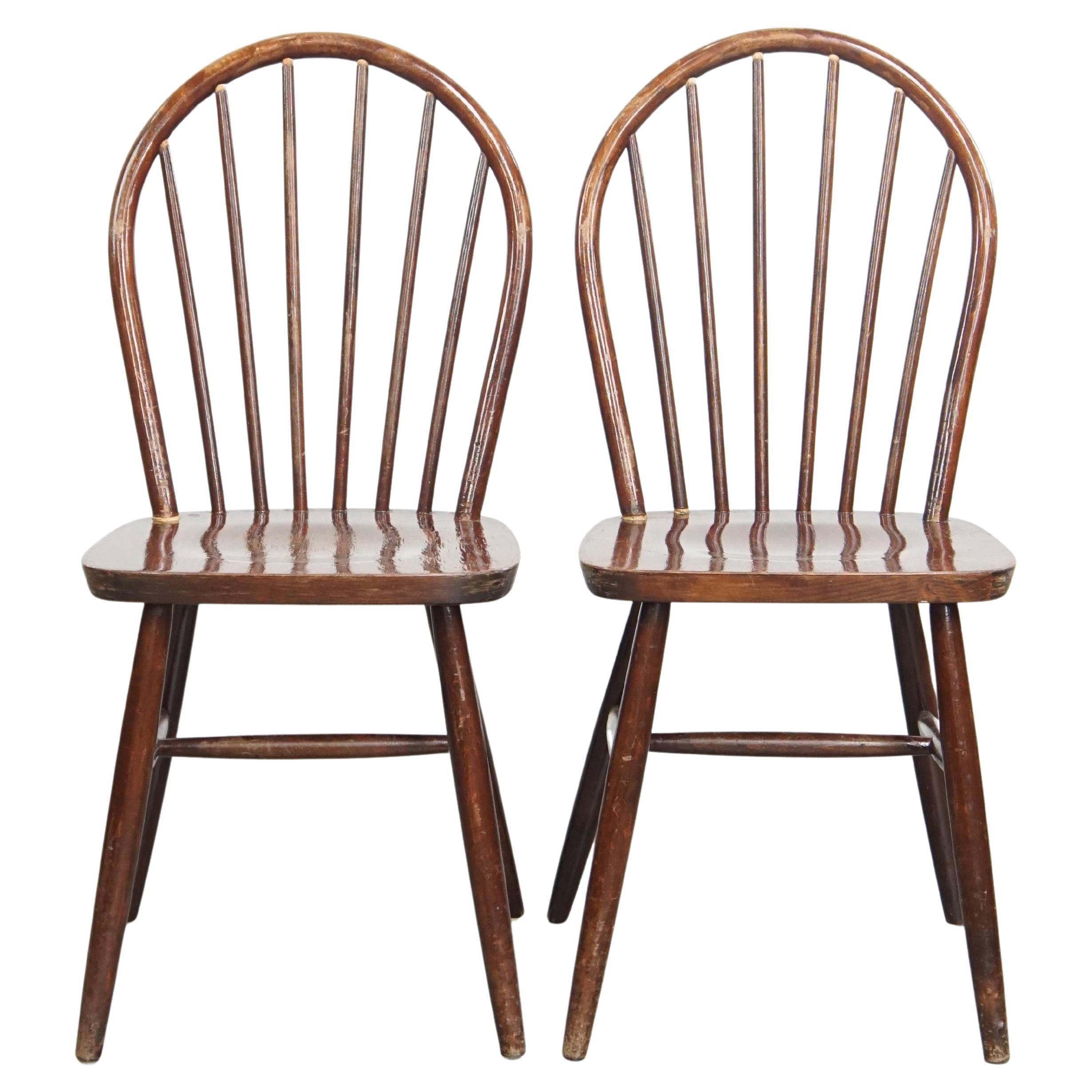 Set of 2 wooden vintage spindle Windsor chairs from the 1970s For Sale