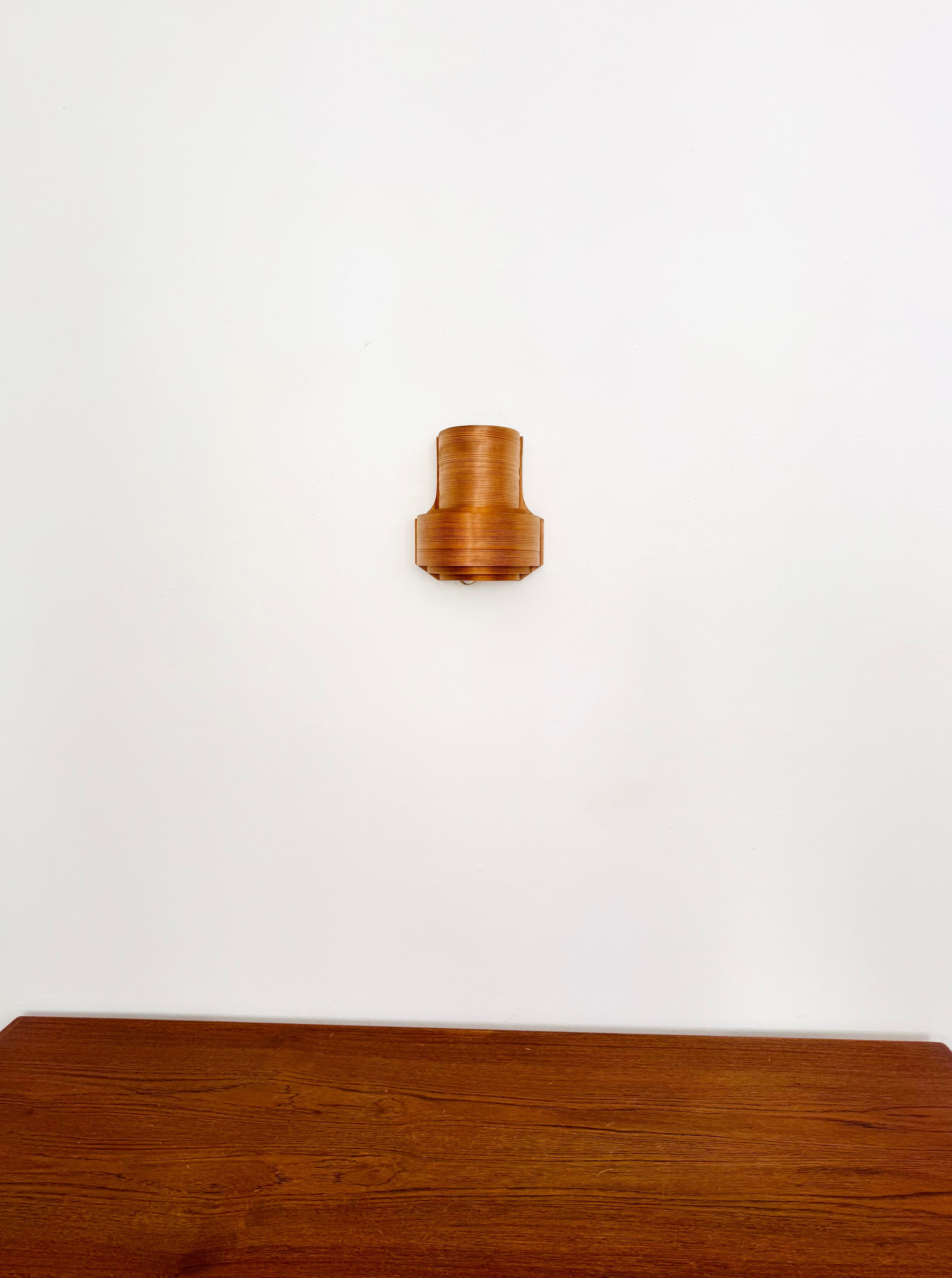 Metà XX secolo Set di 2 lampade da parete in legno di Hans-Agne Jakobsson in vendita