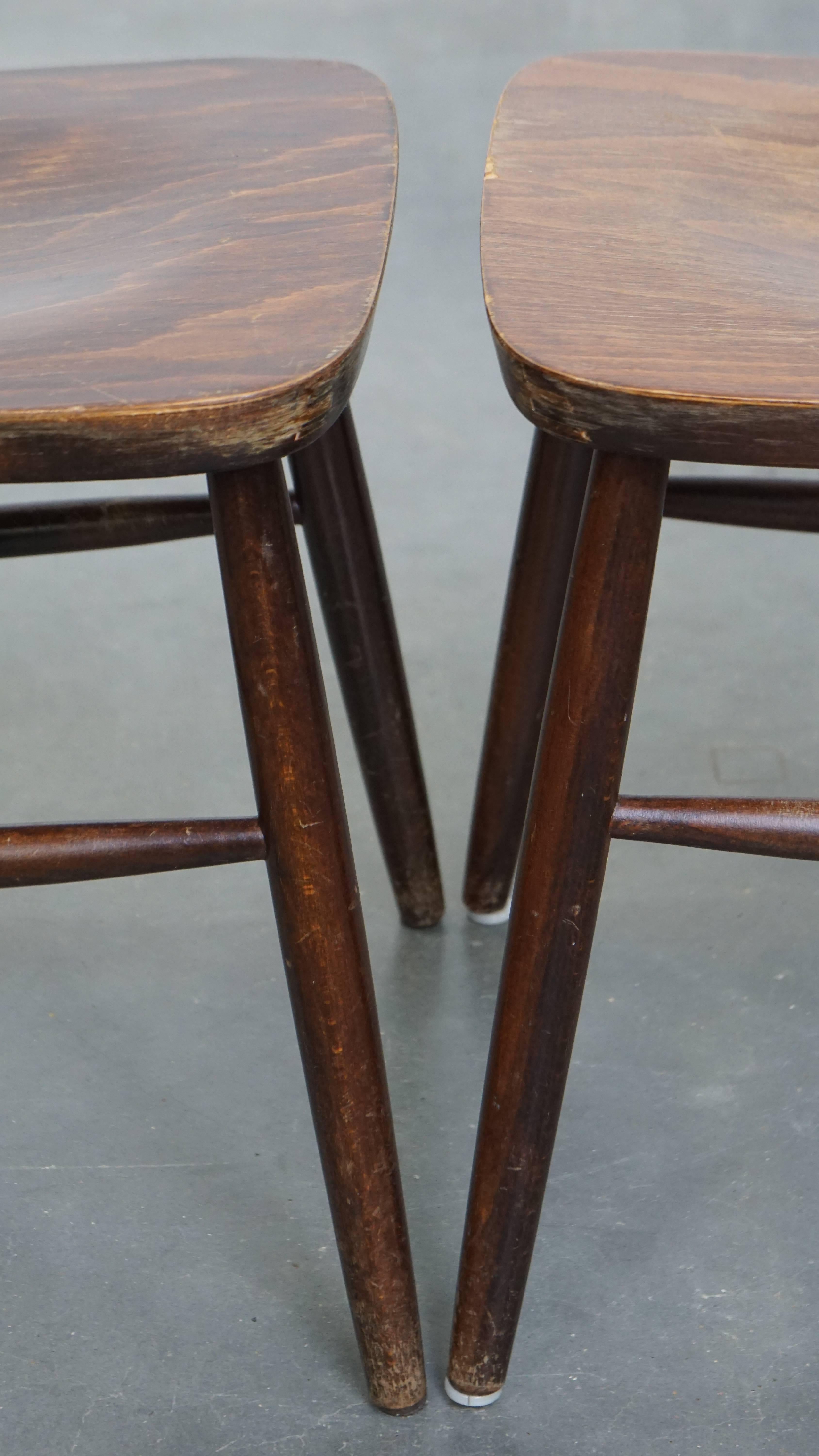 Set of 2 wooden windsor bars chairs from the 70s in English style For Sale 4