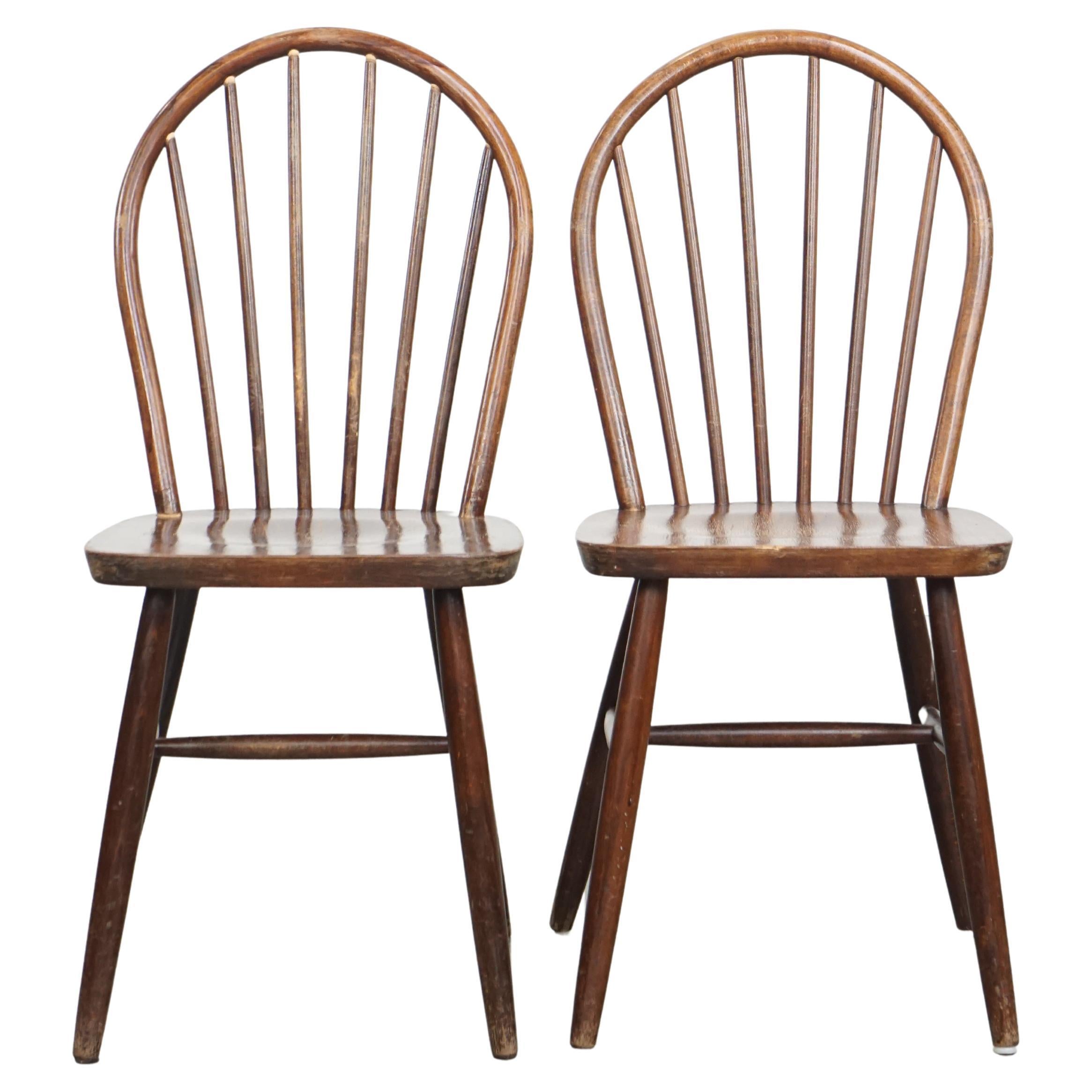 Set of 2 wooden windsor bars chairs from the 70s in English style For Sale
