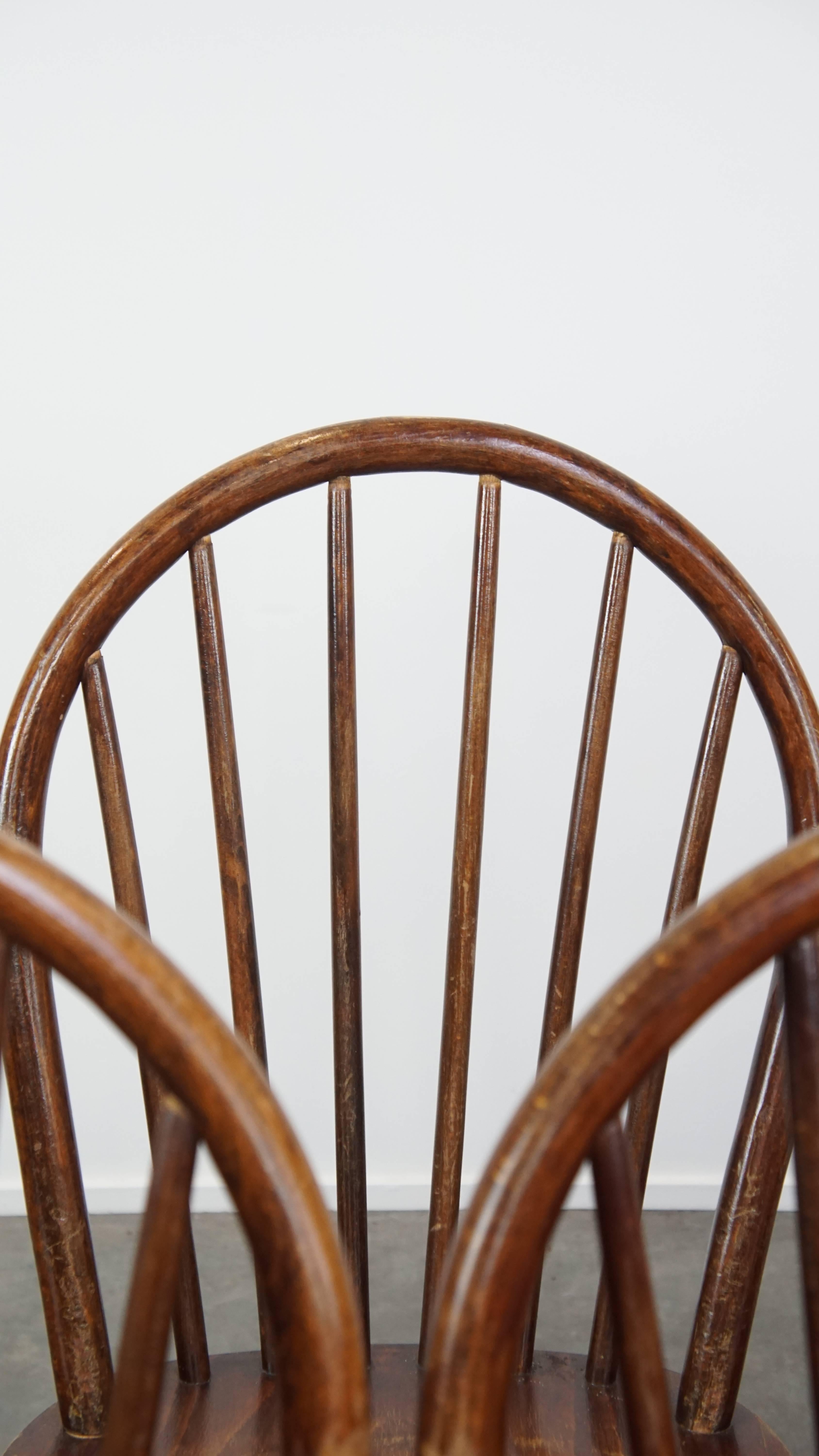 Set di 2 sedie a doghe Windsor in legno degli anni '70 in stile inglese in vendita 4