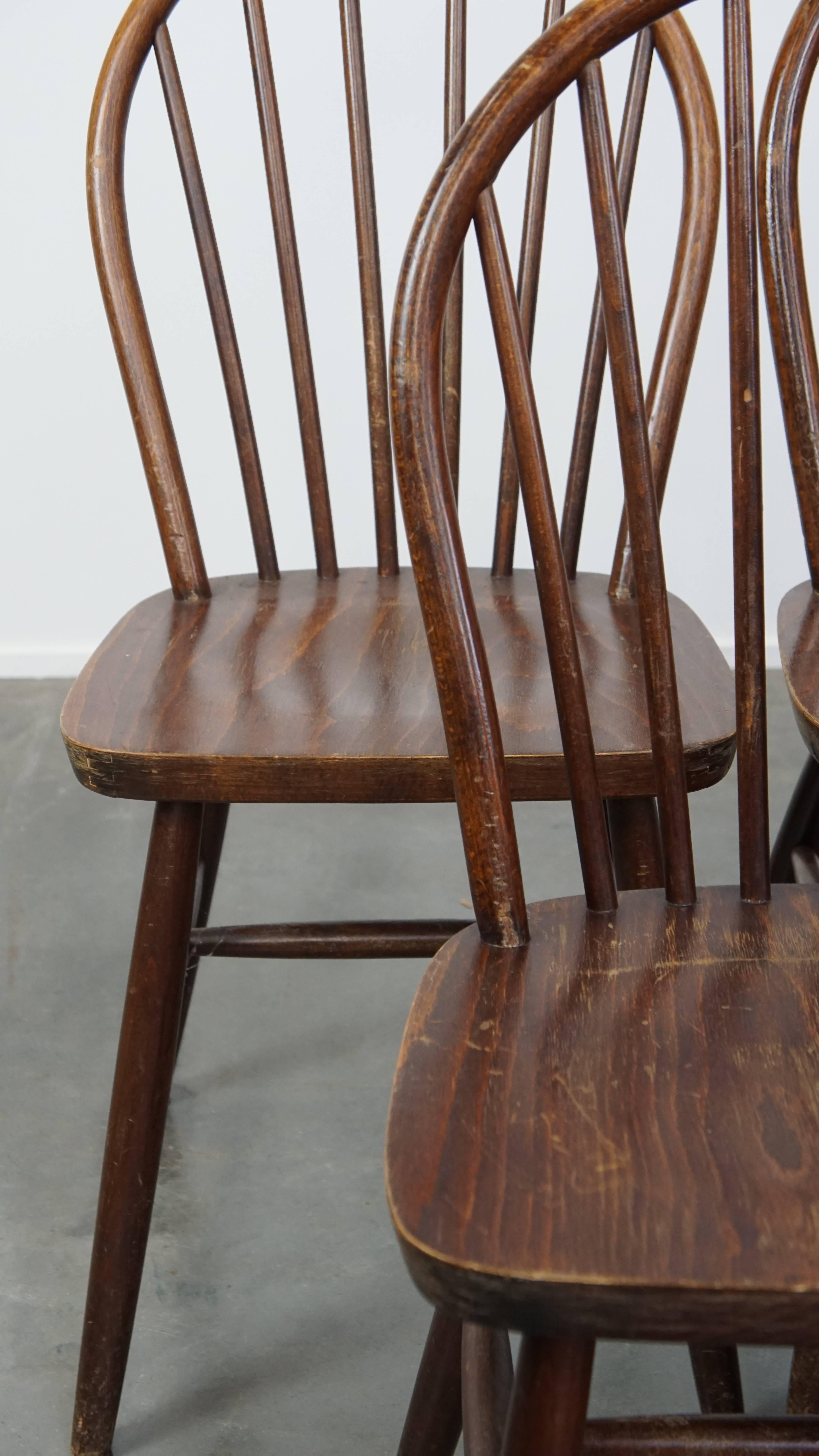 Set di 2 sedie a doghe Windsor in legno degli anni '70 in stile inglese in vendita 5