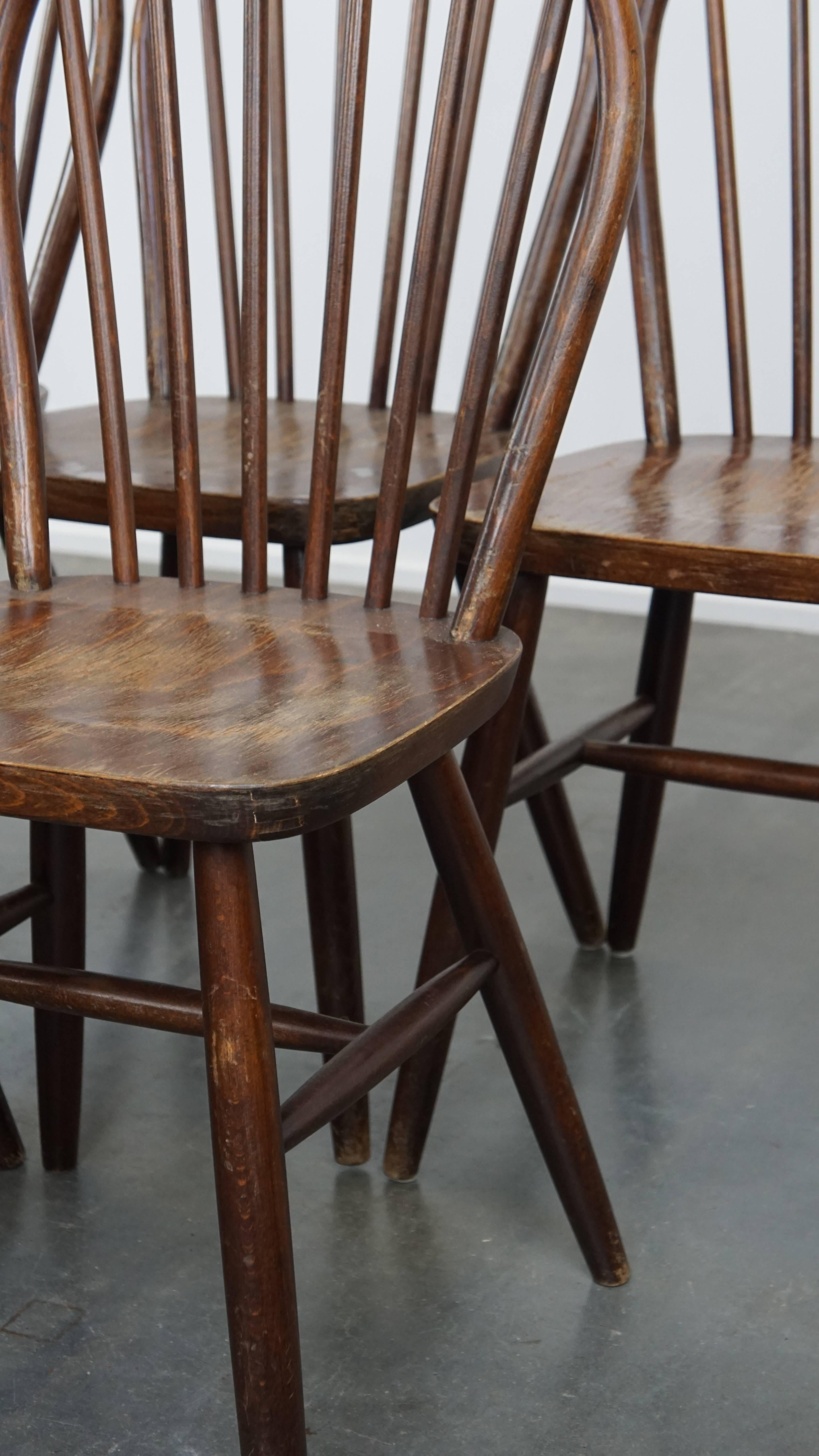 Set di 2 sedie a doghe Windsor in legno degli anni '70 in stile inglese in vendita 6