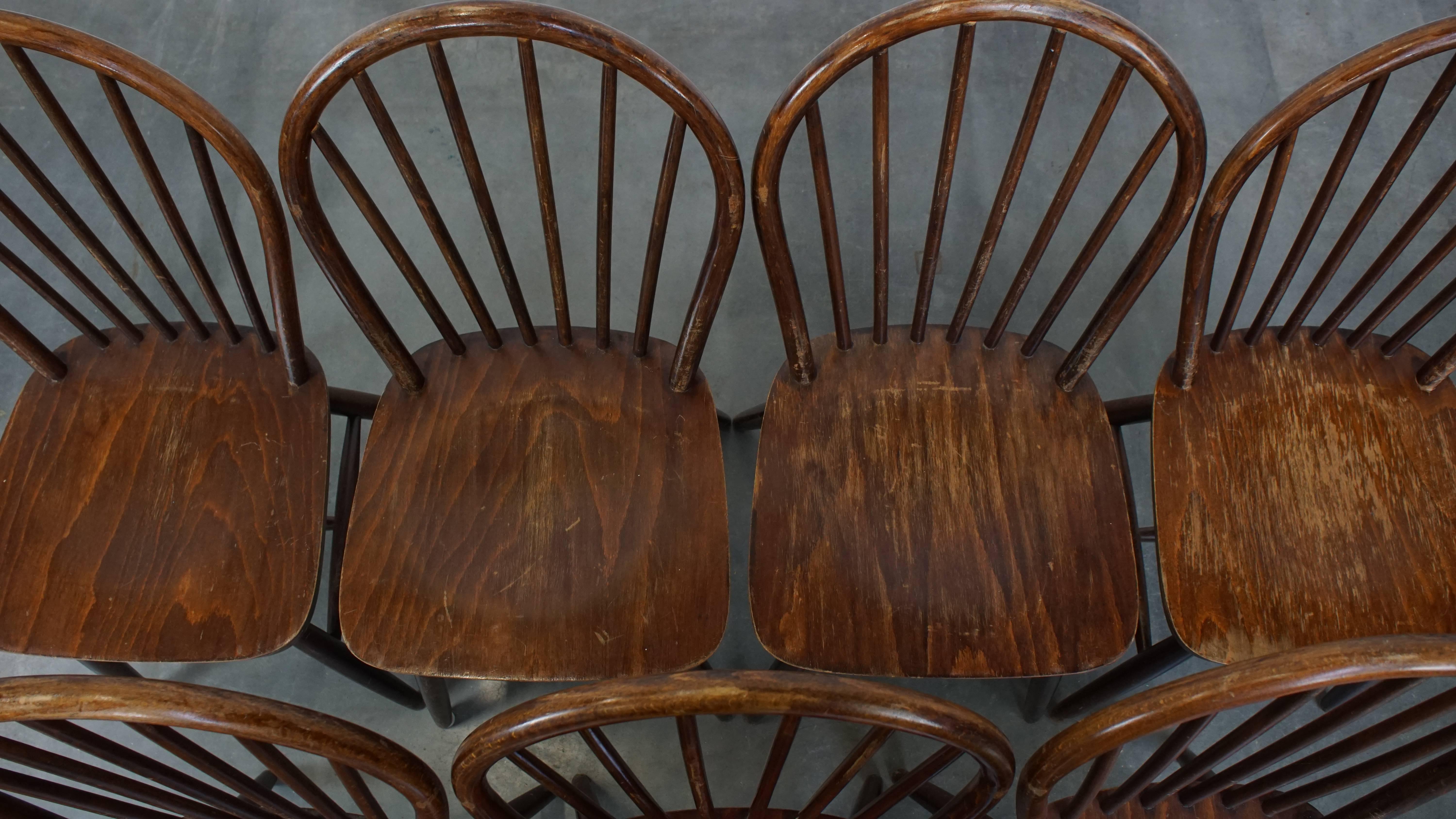 Legno Set di 2 sedie a doghe Windsor in legno degli anni '70 in stile inglese in vendita
