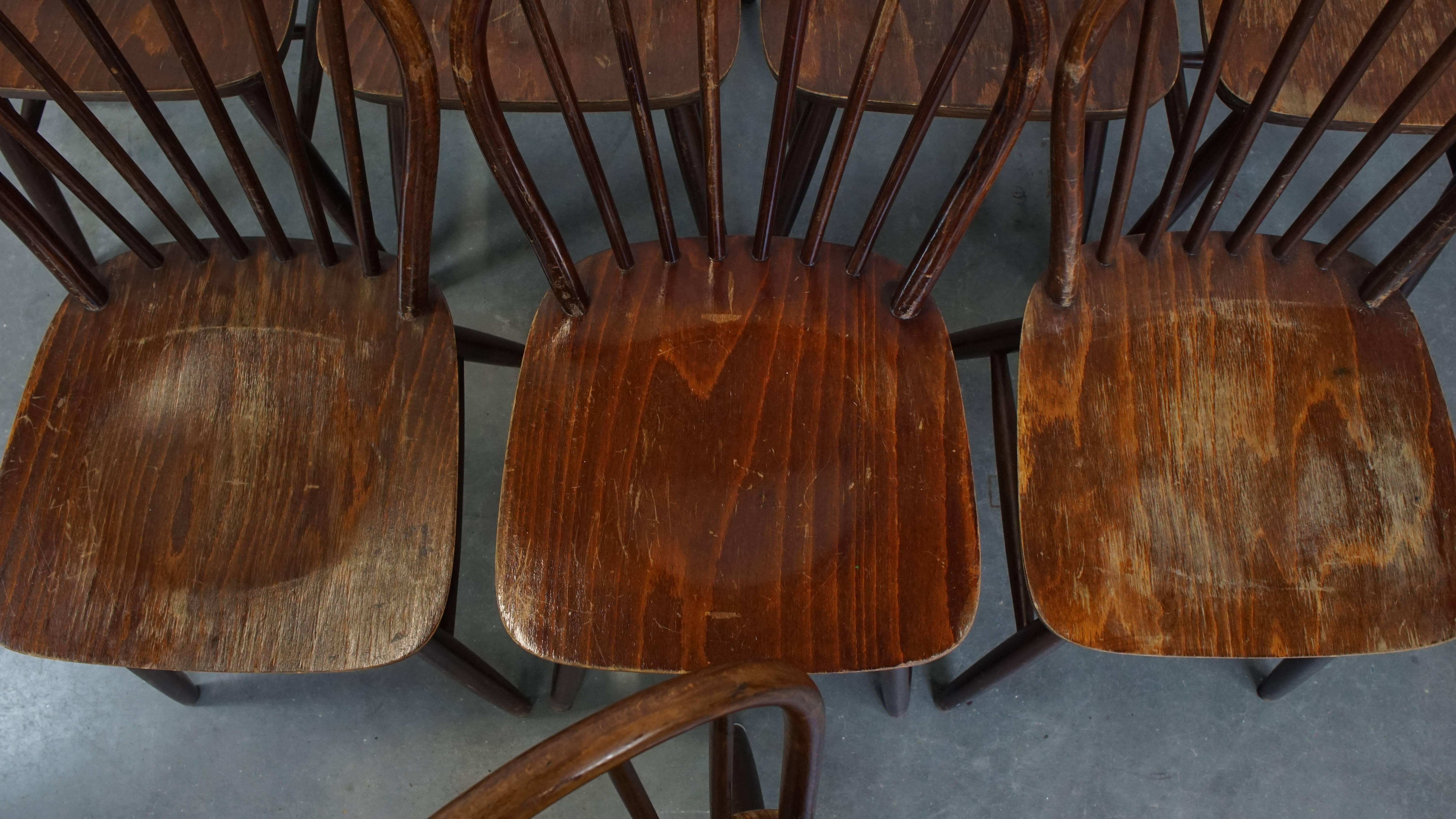Set di 2 sedie a doghe Windsor in legno degli anni '70 in stile inglese in vendita 1