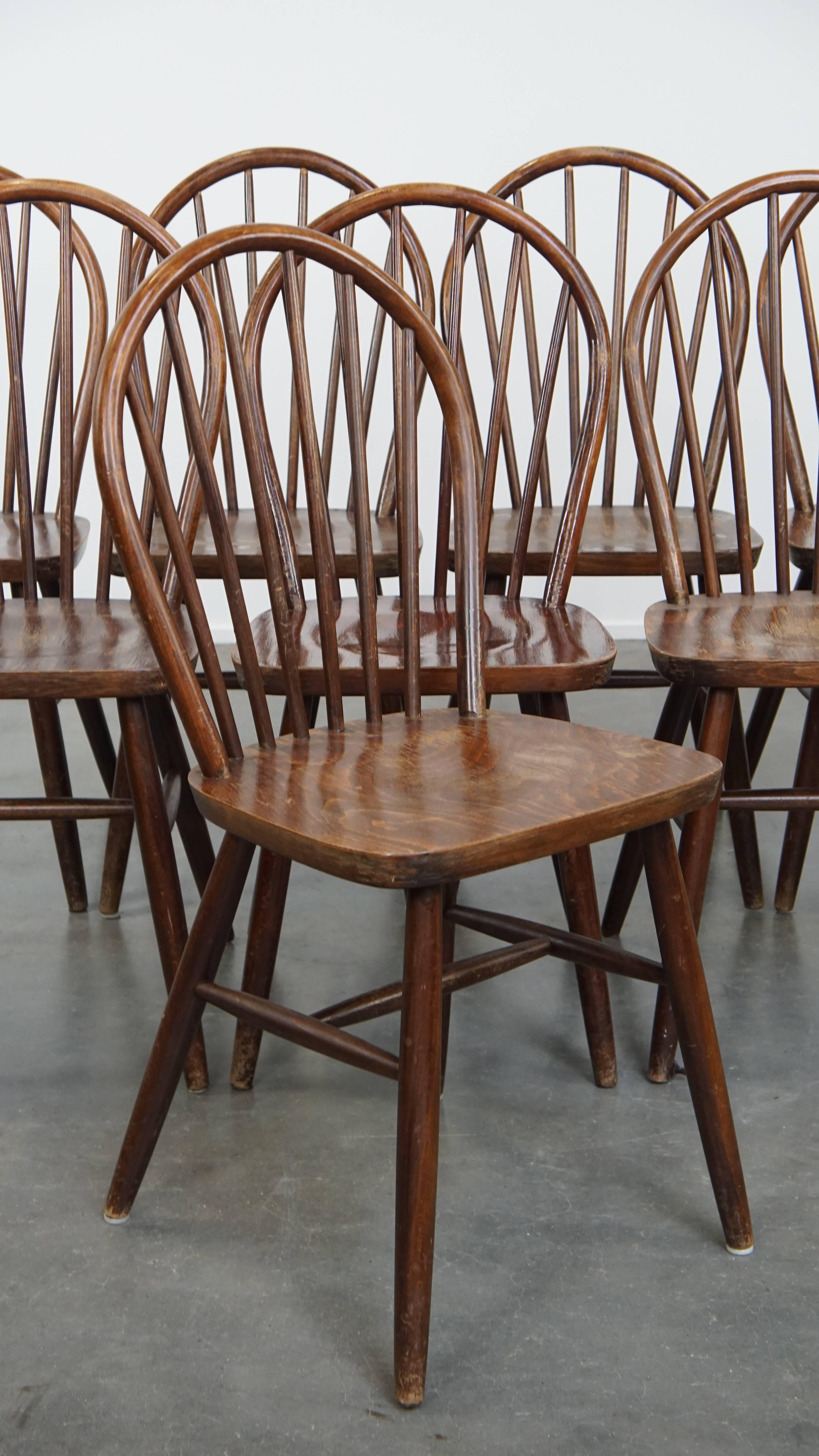 Set di 2 sedie a doghe Windsor in legno degli anni '70 in stile inglese in vendita 3