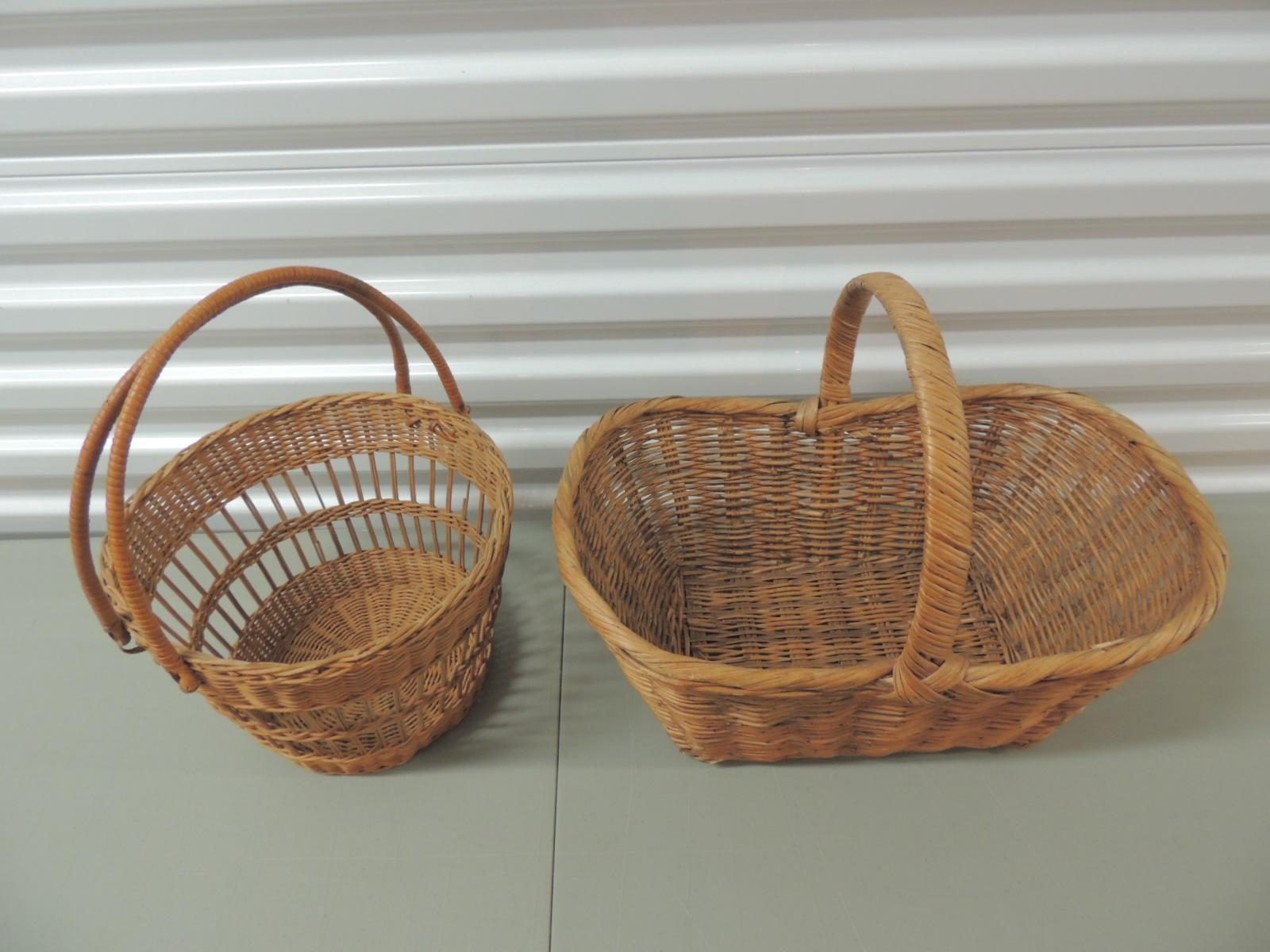 Set of '2' Woven Decorative Baskets with Handles.
Round: 11.5