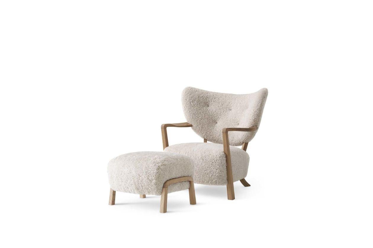 Scandinavo moderno Set di 2 Wulff Atd2 e Pouf Atd3 in pelle di pecora Moonlight/Oak per &Tradition in vendita