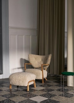 Set of 2 Wulff Lounge Chairs & 2 Poufs in Sheepskin Scandinavian Grey 22 & Oak