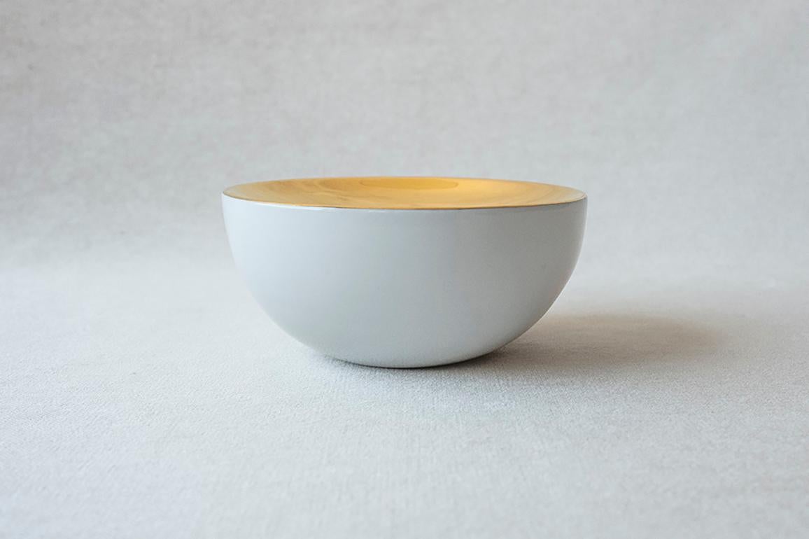 • Set of 2 medium porcelain side dishes
• 11,5 cm ø x 5,5 cm
• Perfect for a sexy amuse-bouche, a pre-dessert or side dish
• Also works for the essential butter on the table
• Very luxurious 24k hand painted golden surface
• Designed in