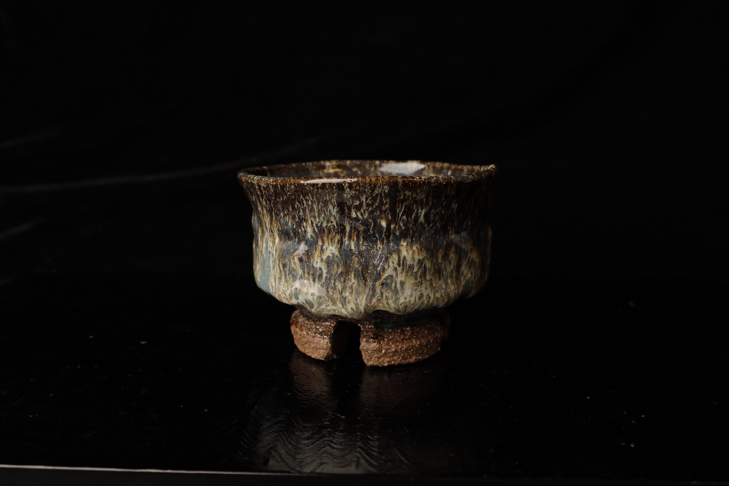 Pareja de cuencos japoneses contemporáneos para té matcha de Yamada Seigan, prefectura de Saga

Este refinado par de chawan contemporáneos (cuencos para té matcha) ha sido elaborado por el aclamado artista japonés de la cerámica Yamada Seigan