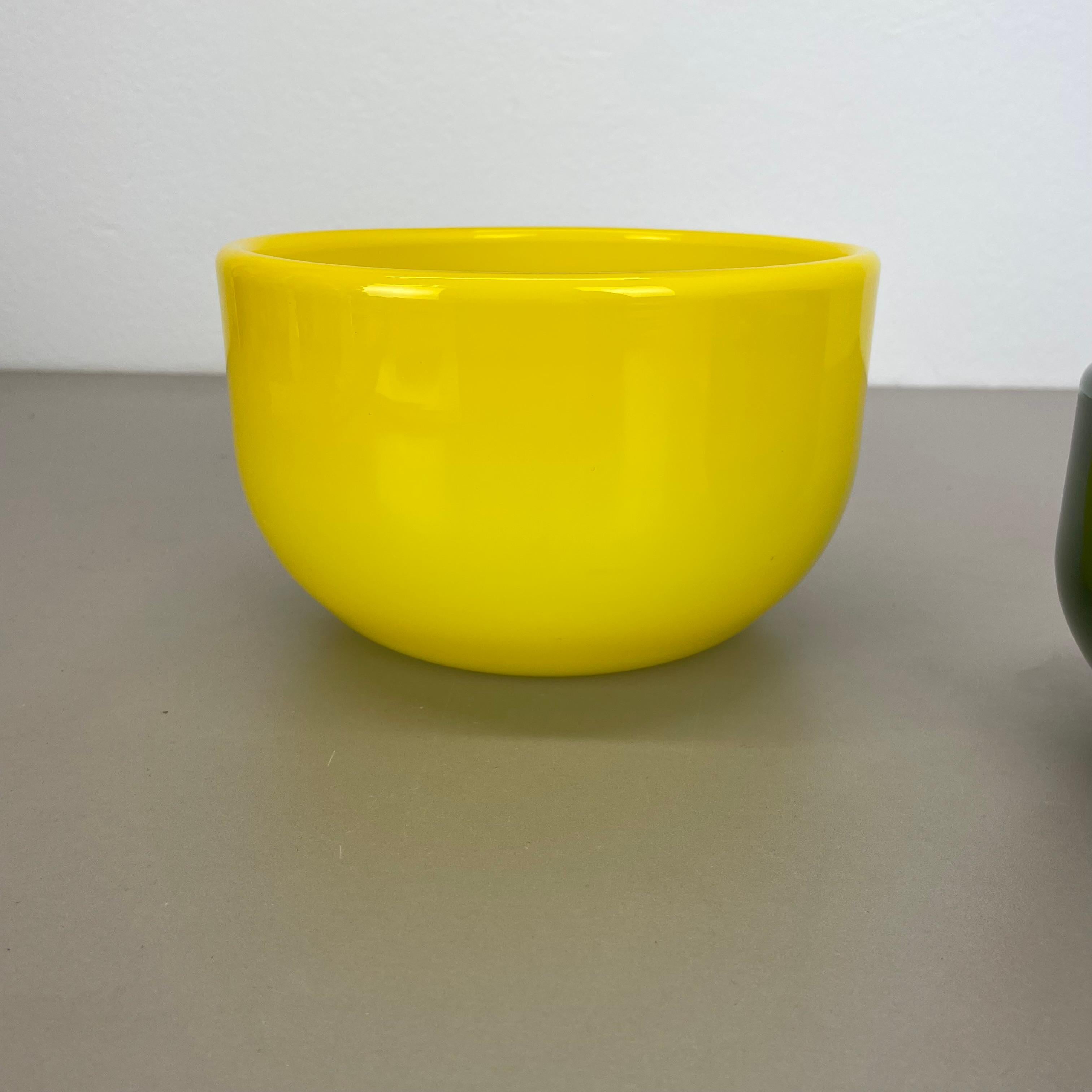 Set of 2 yellow Green Glass Bowls by Michael Bang for Holmegaard, Denmark 1970s For Sale 4