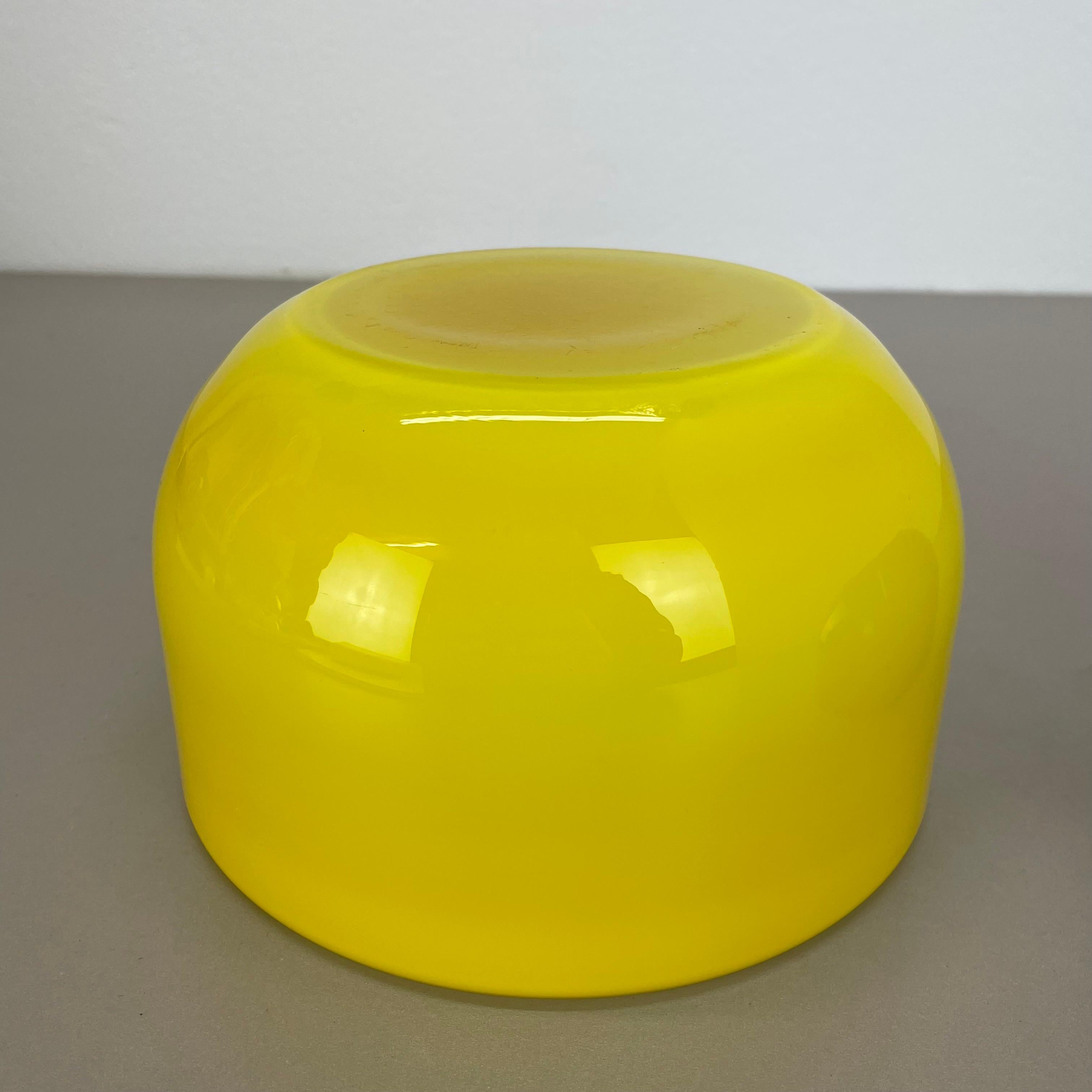 Set of 2 yellow Green Glass Bowls by Michael Bang for Holmegaard, Denmark 1970s For Sale 12