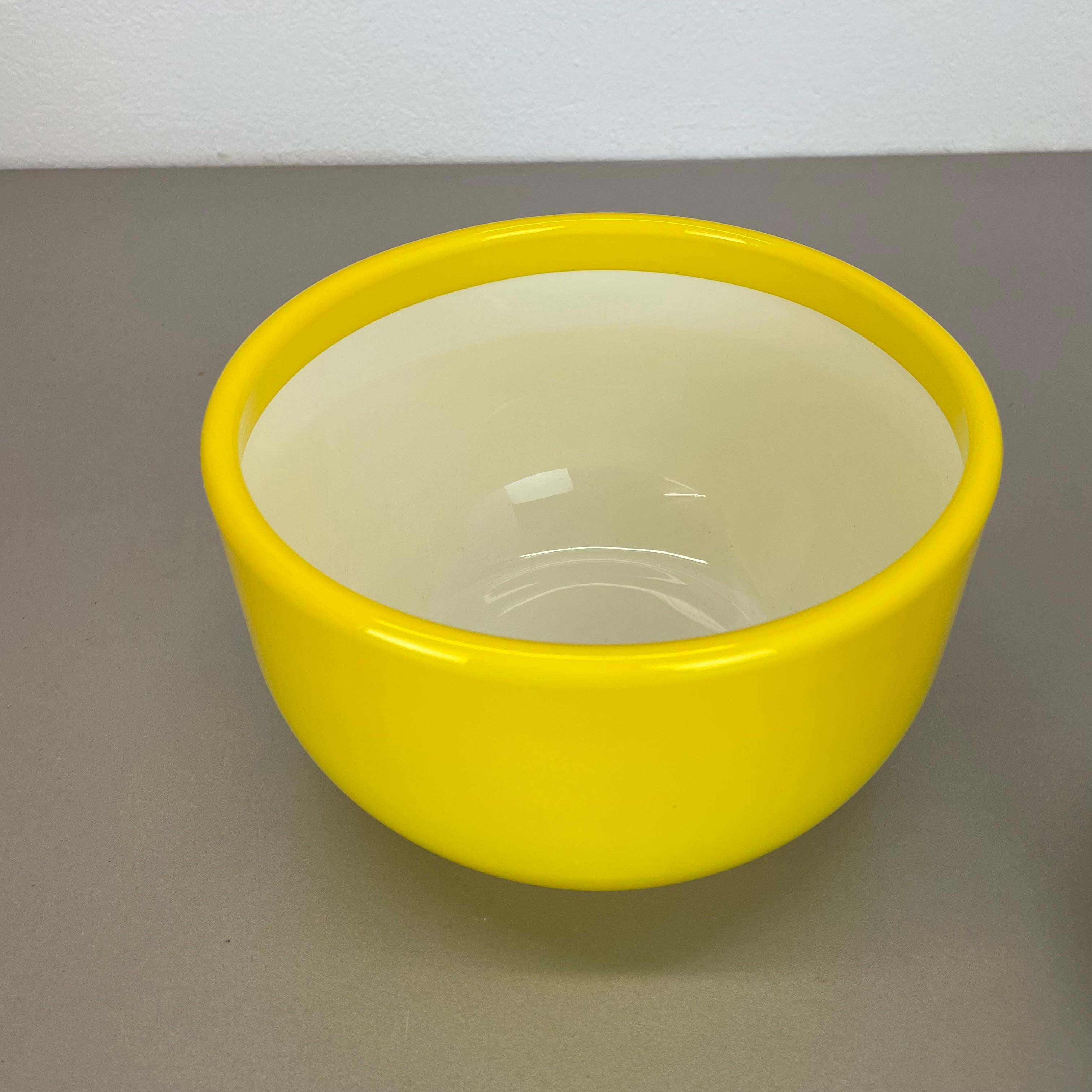 Set of 2 yellow Green Glass Bowls by Michael Bang for Holmegaard, Denmark 1970s In Good Condition For Sale In Kirchlengern, DE
