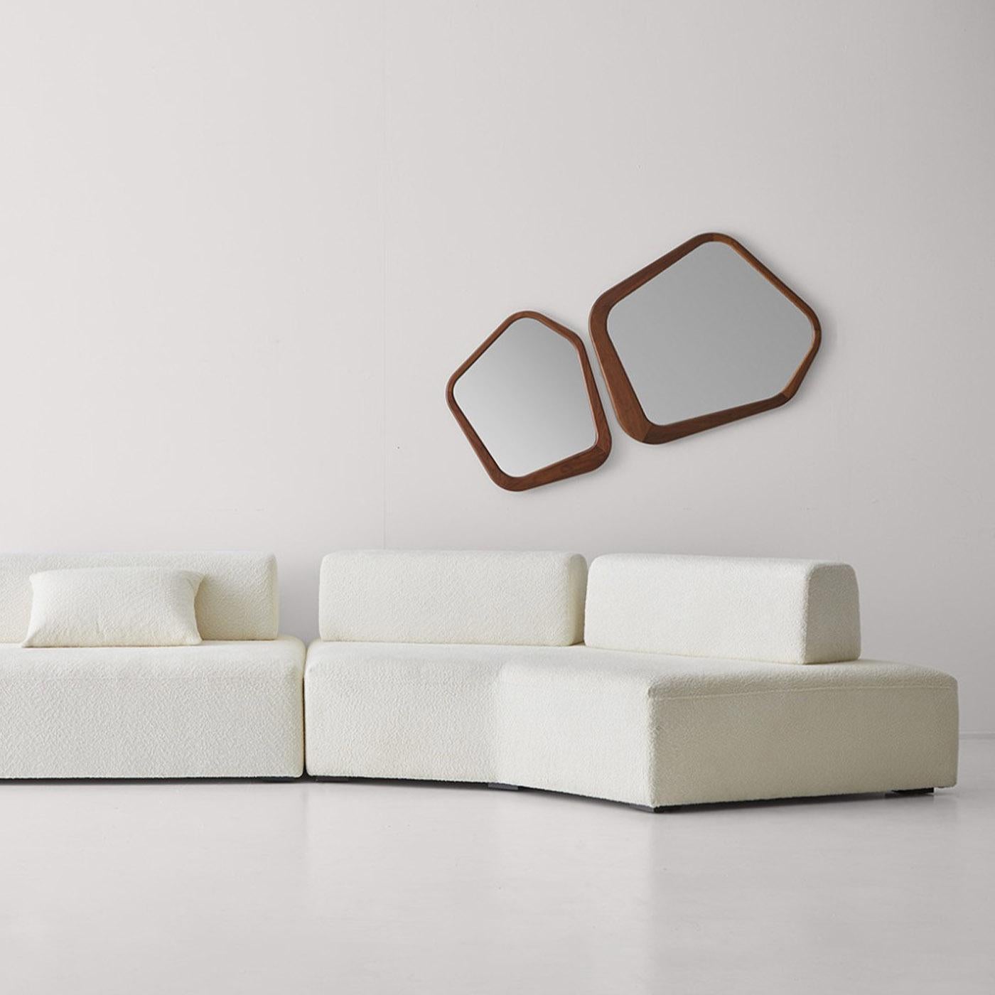 Pair of mirrors in solid Canaletto walnut. It is possible to hang them in any position at 360 °. Ecological water-based varnish and Havana Canaletto finish. The small mirror measures 52 x 44 cm and the large 73 x 80 cm.