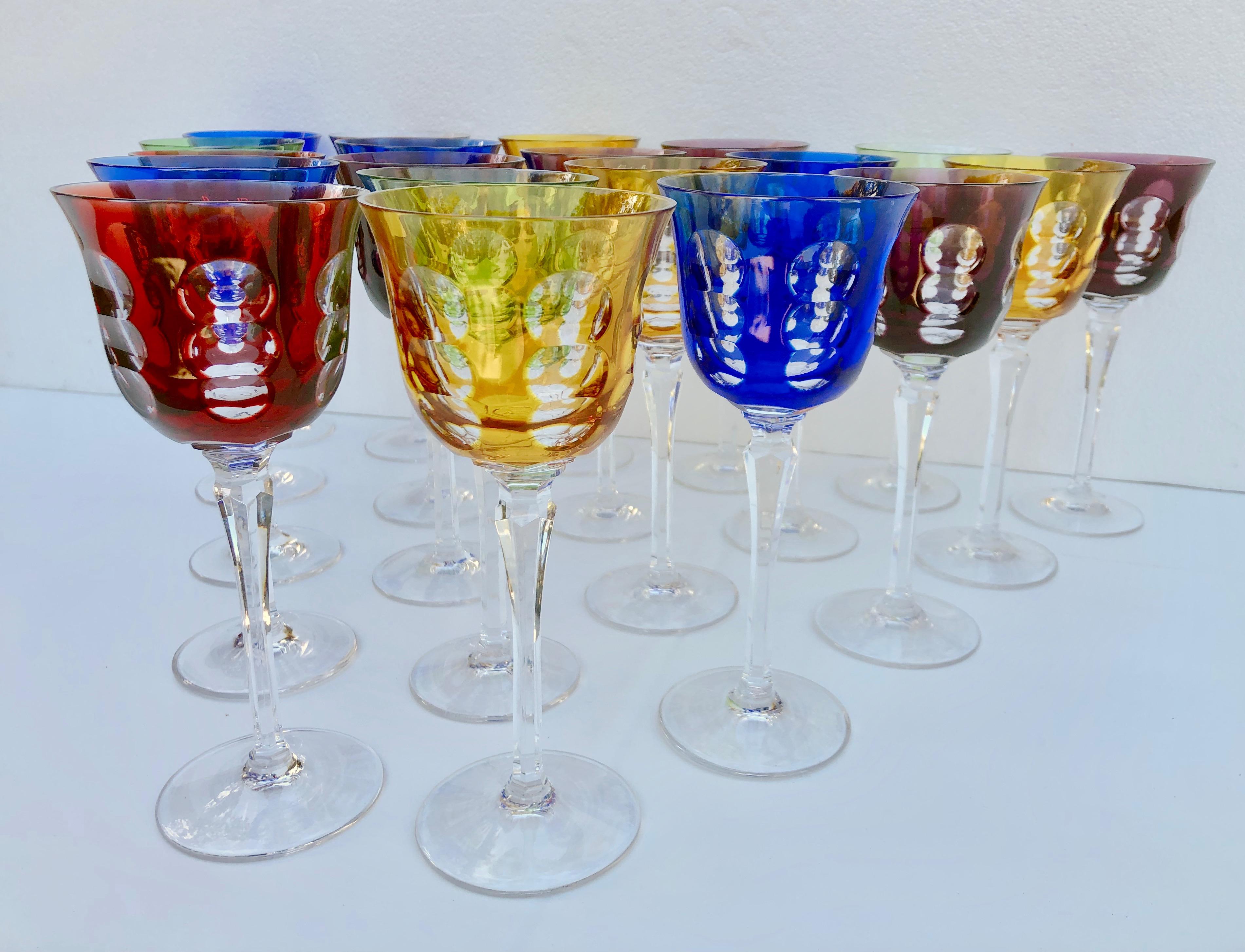 Set of 20 Christofle Crystal Kawali Stemmed Wine Glasses in 5 Various Colors im Zustand „Hervorragend“ im Angebot in Petaluma, CA