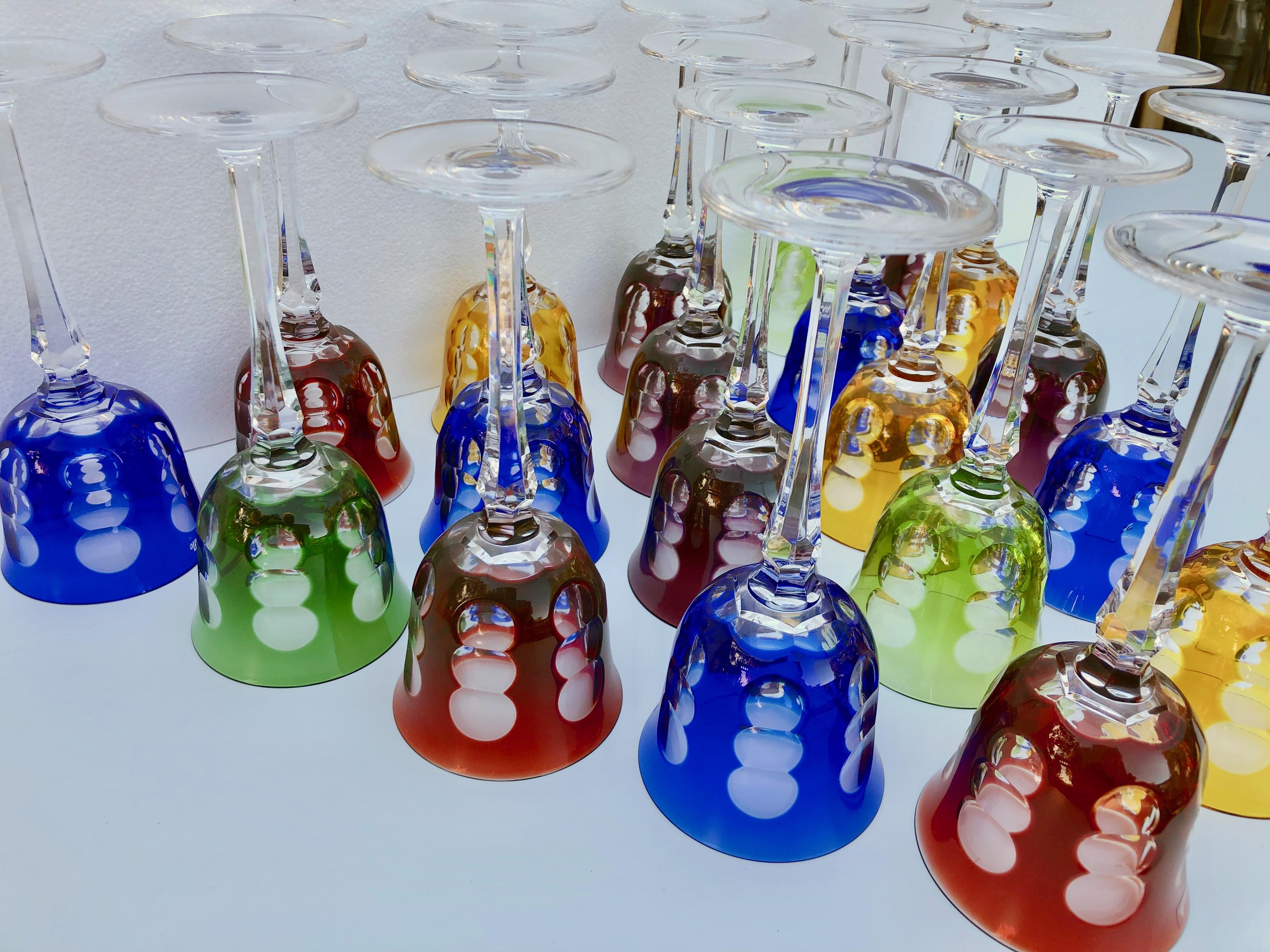 Set of 20 Christofle Crystal Kawali Stemmed Wine Glasses in 5 Various Colors im Angebot 1