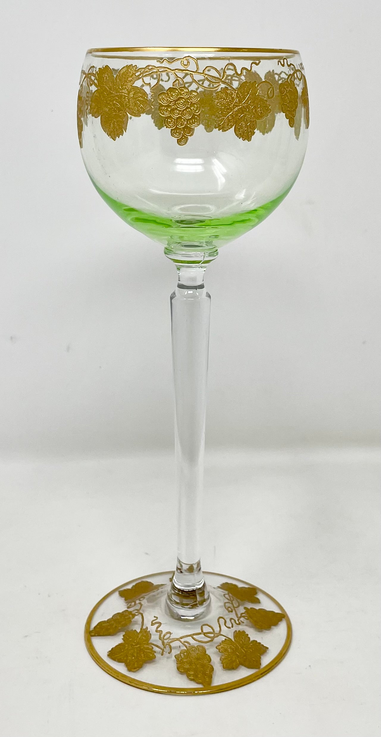 Set of 20 Estate German Green & Gold Leaf Detail Crystal Wine Glasses Circa 1940 In Good Condition In New Orleans, LA
