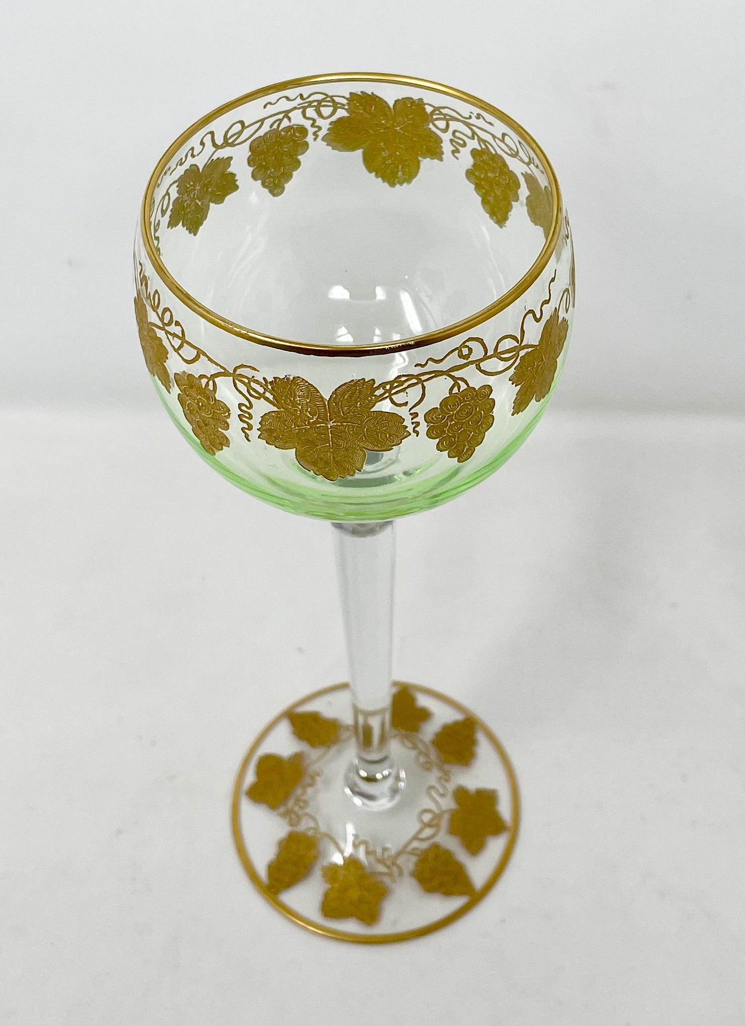 Set of 20 Estate German Green & Gold Leaf Detail Crystal Wine Glasses Circa 1940 1