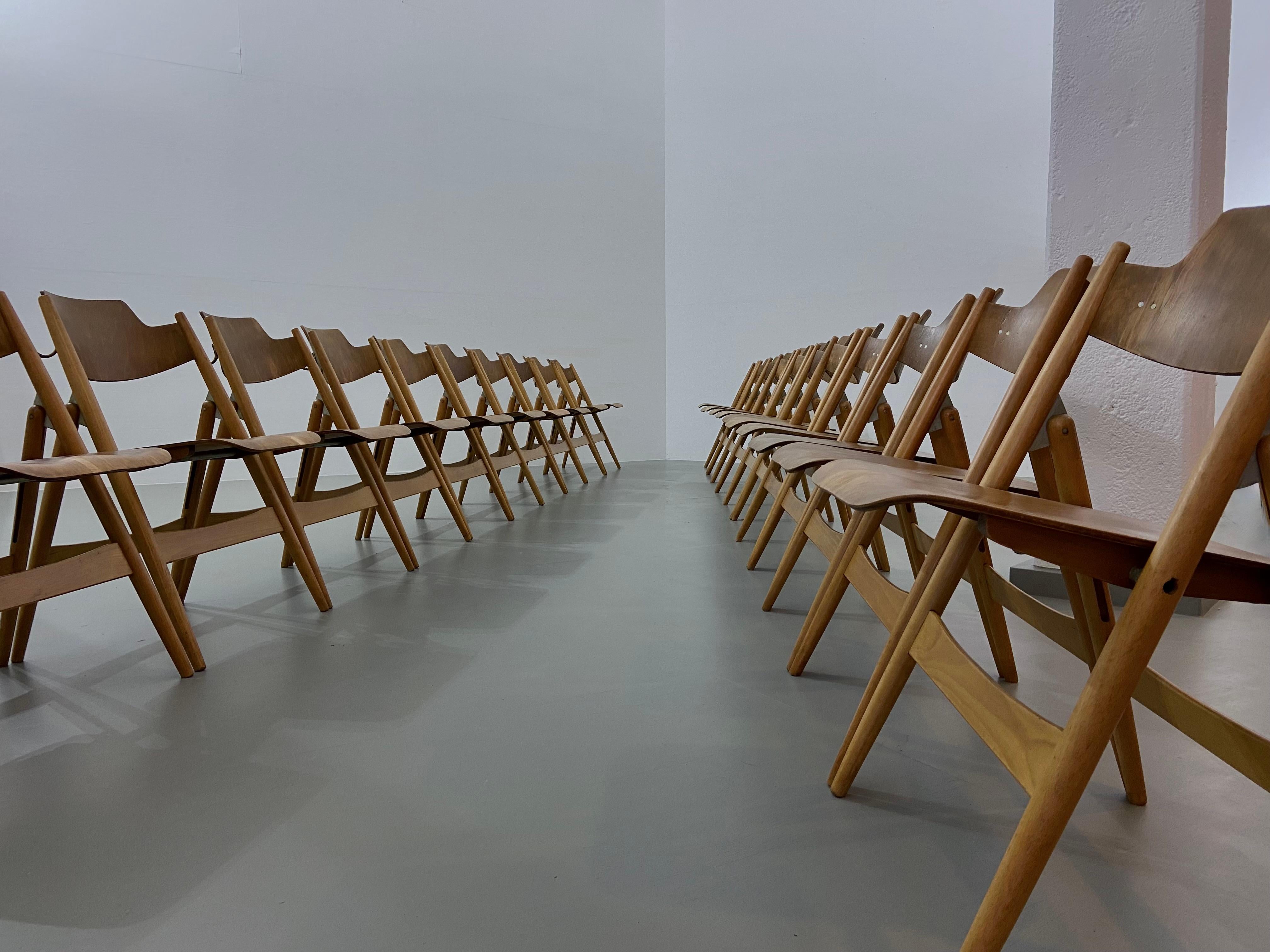 Milieu du XXe siècle Ensemble de 20 chaises pliantes Egon Eiermann entièrement restaurées en hêtre et contreplaqué, 1952 en vente