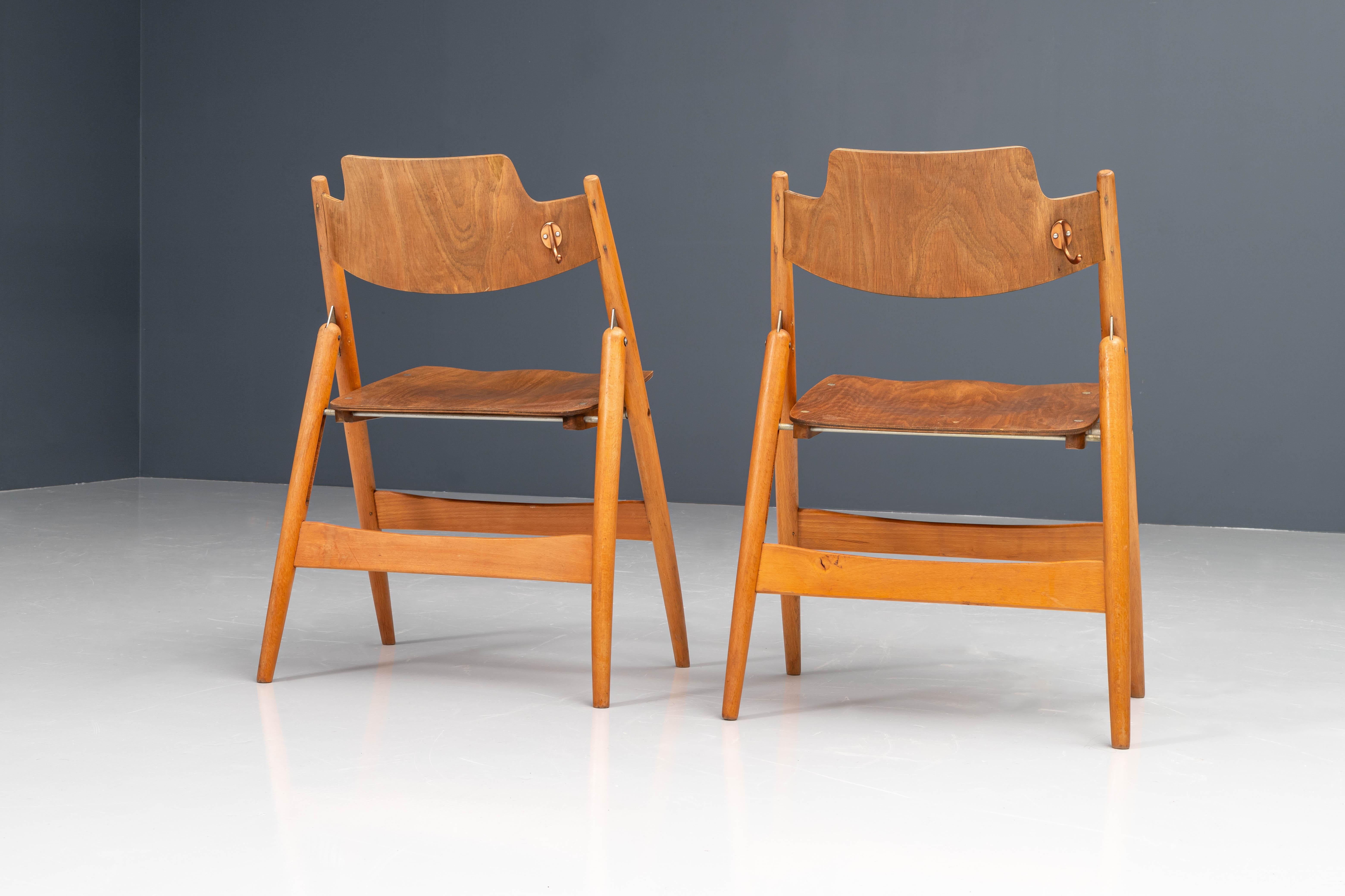 Allemand Ensemble de 20 chaises pliantes Egon Eiermann entièrement restaurées en hêtre et contreplaqué, 1952 en vente