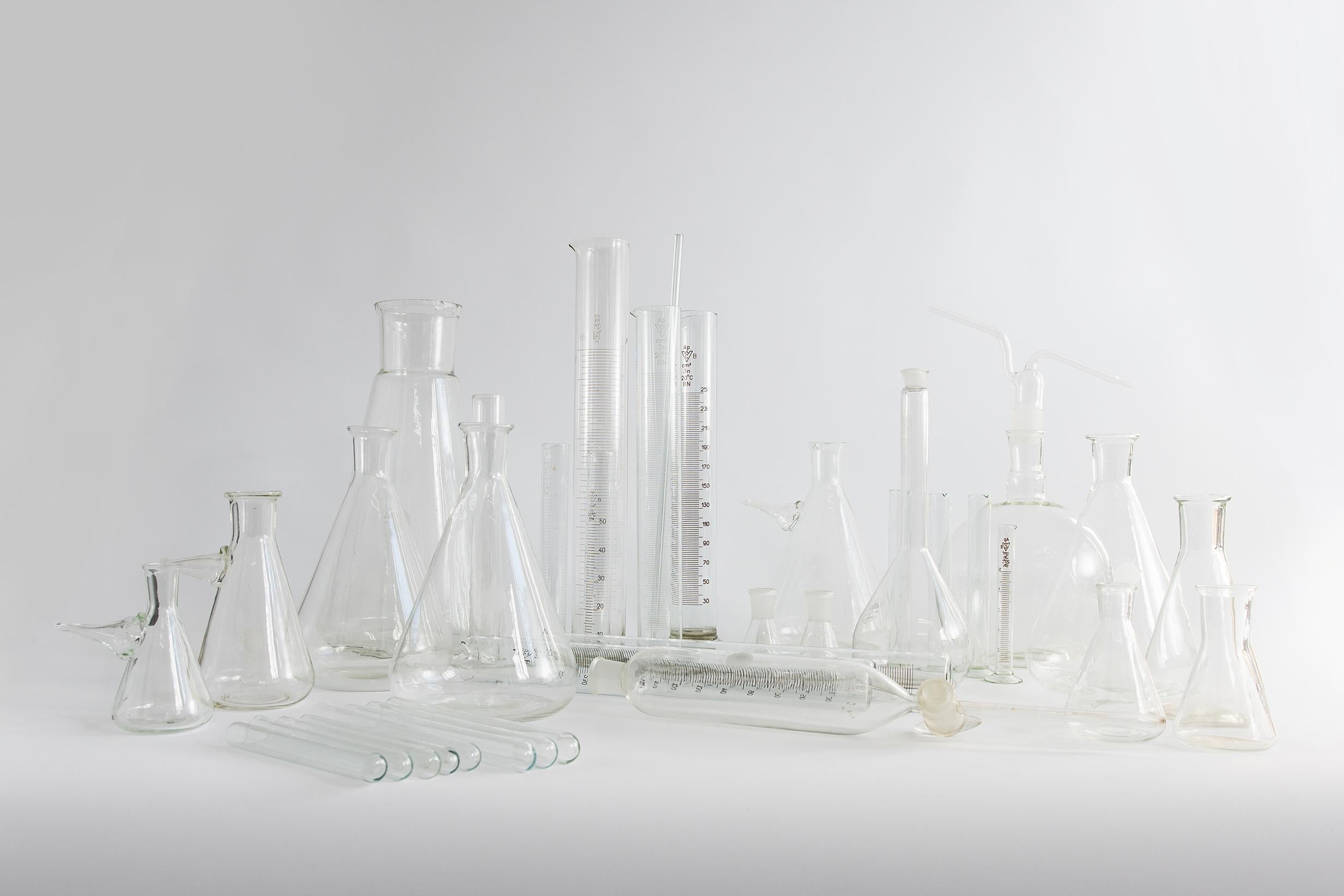 Set Of 204 Vintage Pharmacy Bottles And Laboratory Glassware In Fair Condition For Sale In Wroclaw, PL