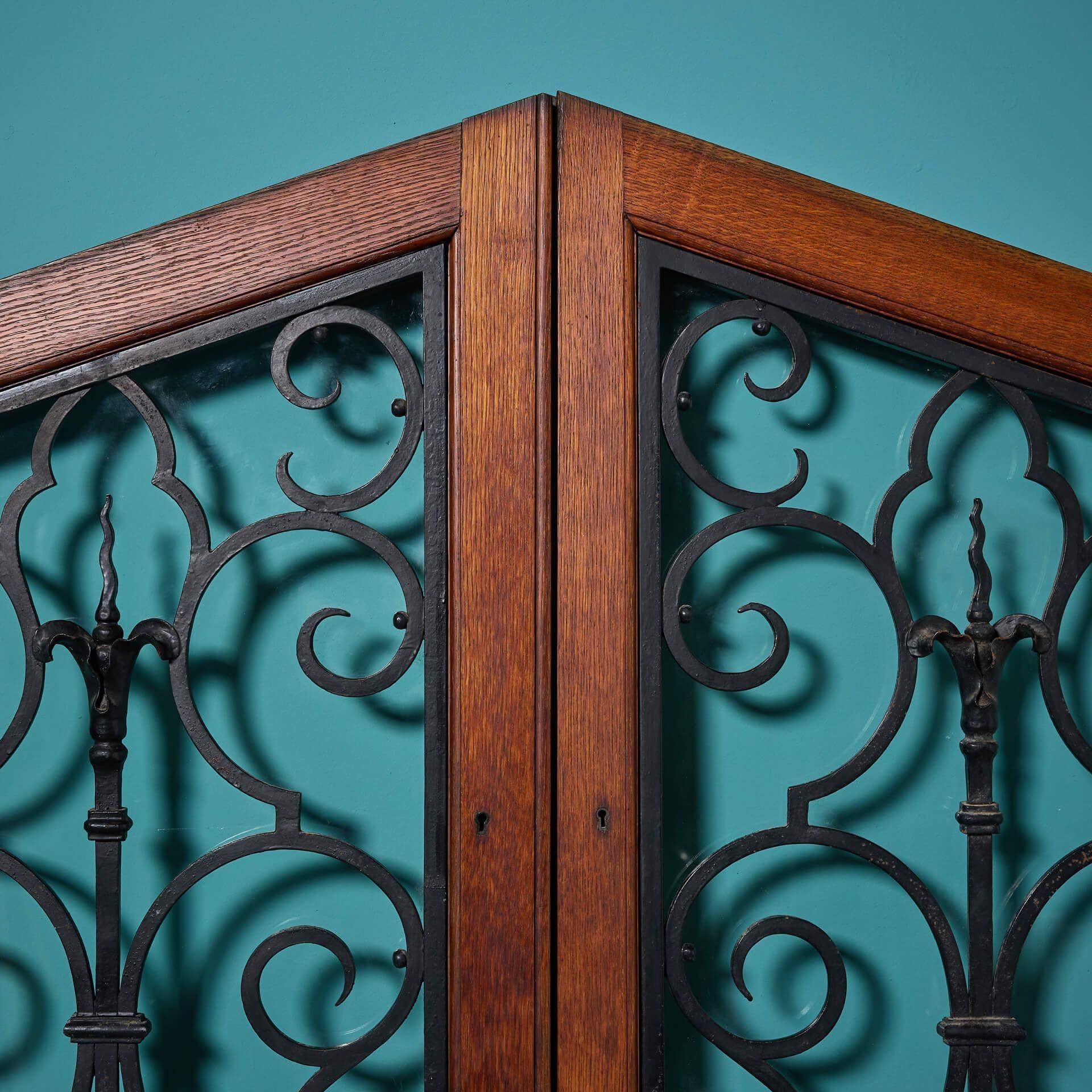 Set di porte ad arco smaltate del XX secolo con barre in ferro battuto In condizioni discrete in vendita a Wormelow, Herefordshire