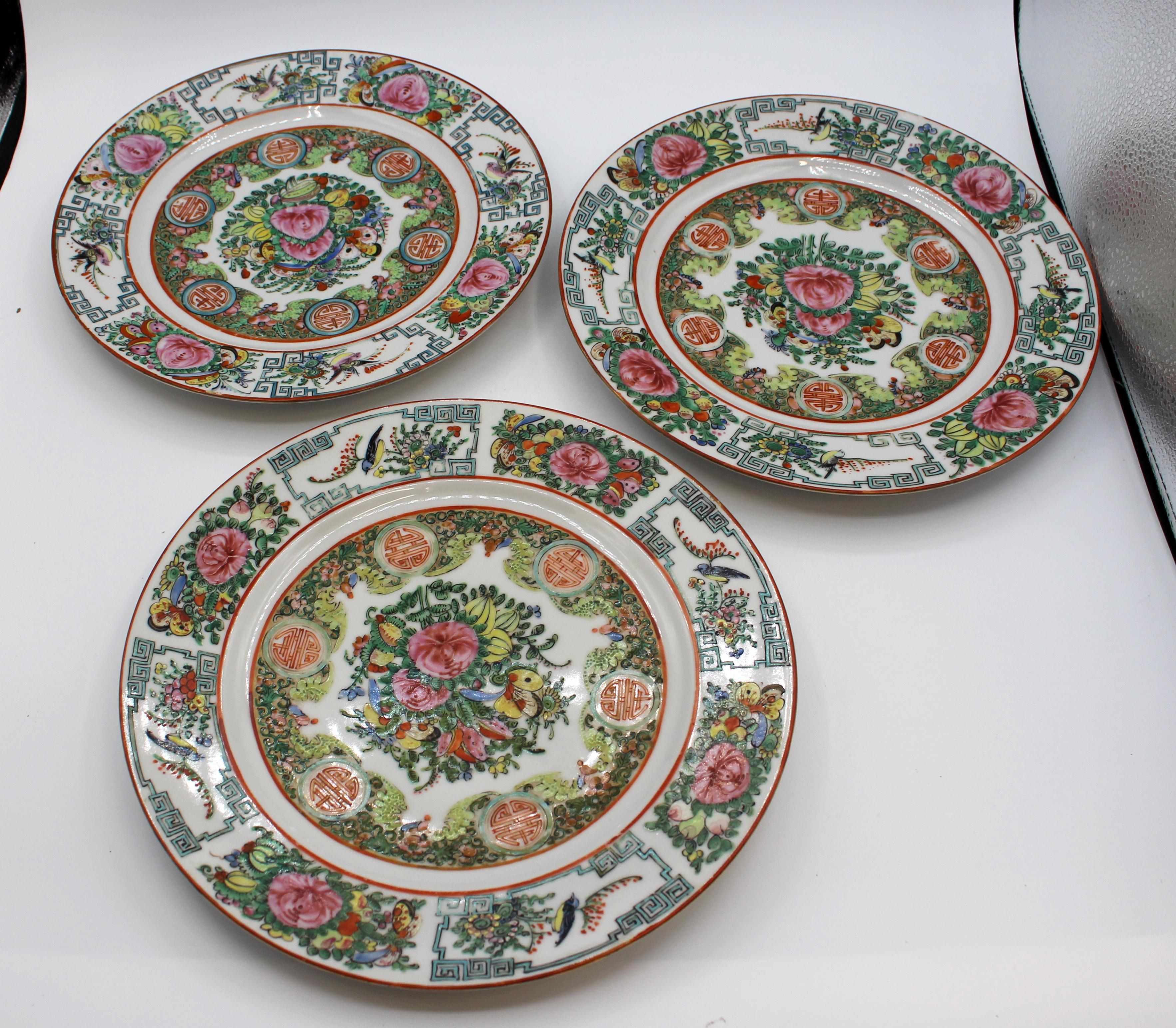 Early-Mid-20th Century set of 6 rose canton dinner plates. Republic era Made in China marks. Boldly hand painted & enameled with gilding. Measure :10