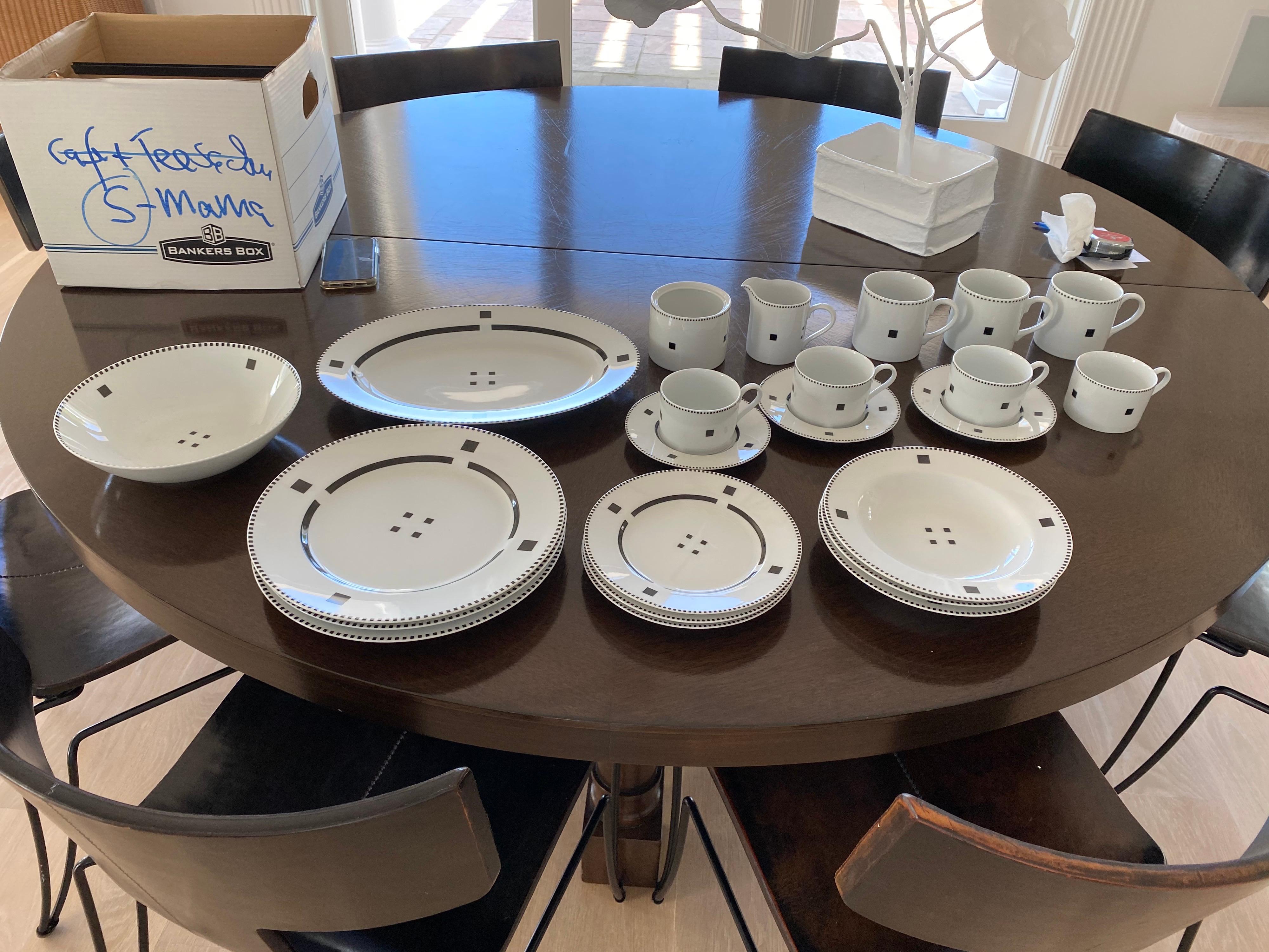 Set of 21 Gwathmey Siegel Kaufman's design 'Tuxedo' for Swid Powell - Various Porcelain pieces
3 Salad plates 7.75