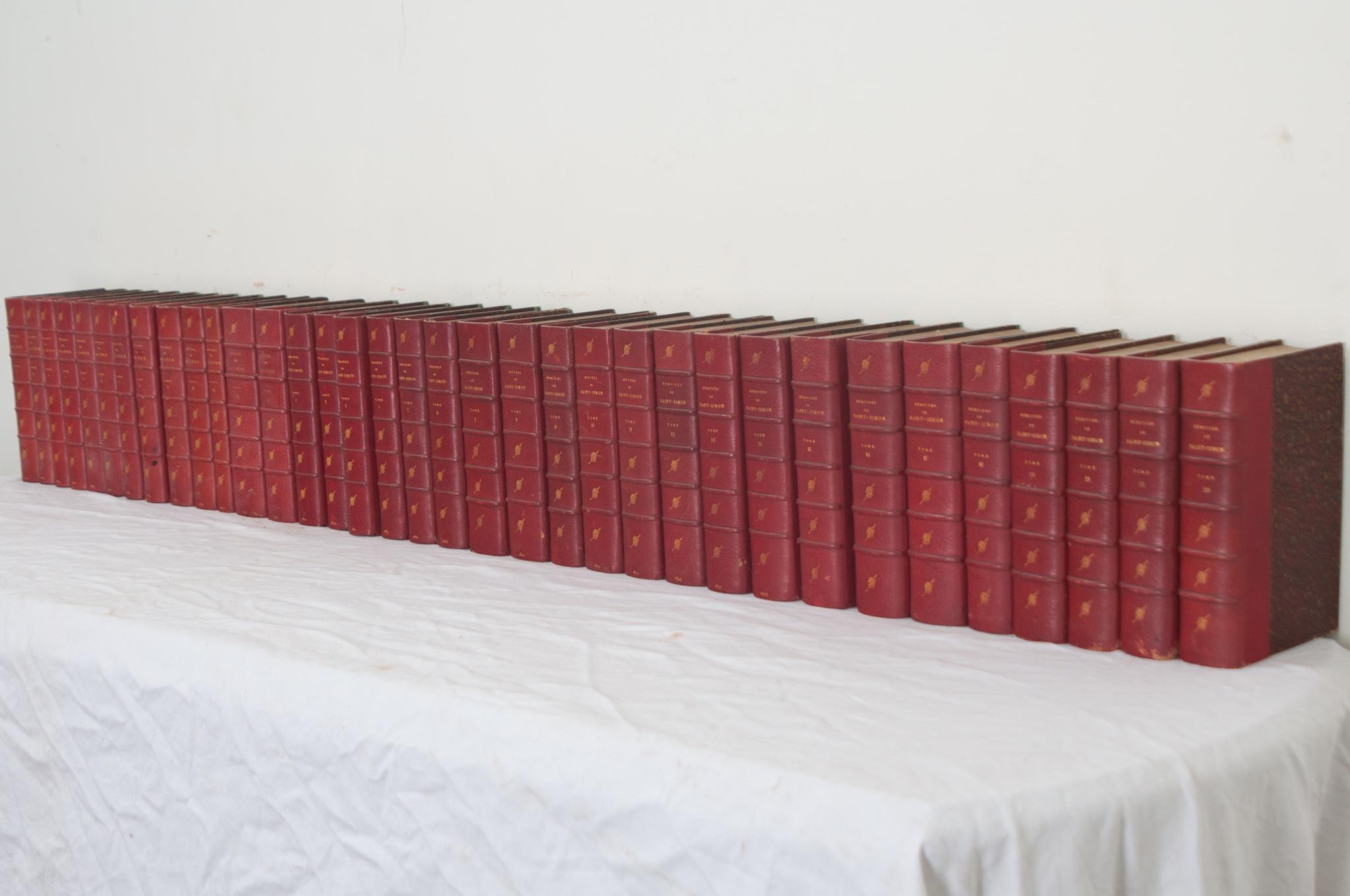 Set of 22 Antique Les Grands Écrivains Books In Good Condition For Sale In Baton Rouge, LA