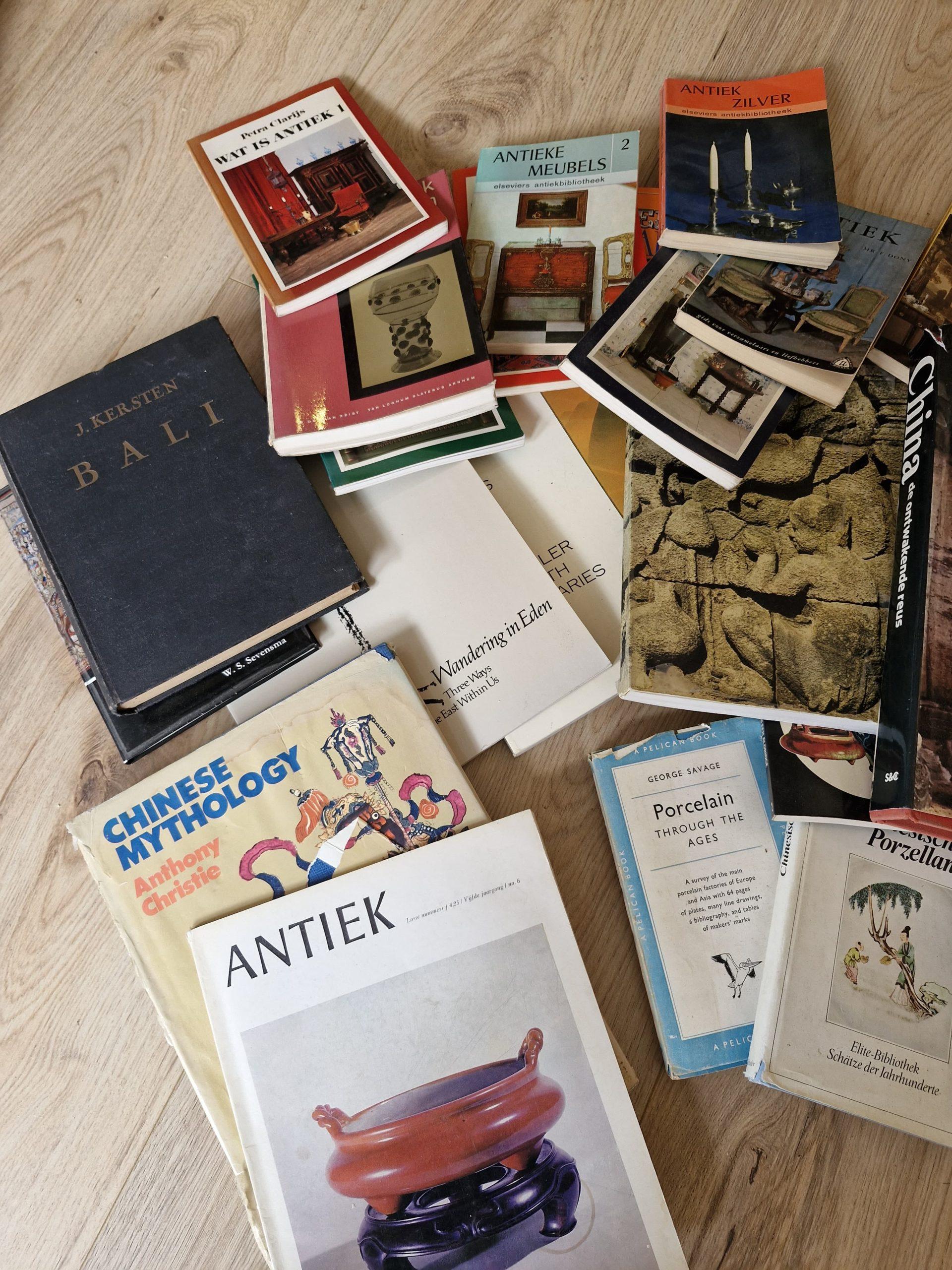 22 Reference Antique Books – China, Bali, Silver, Porcelain & Furniture
Some in Dutch, English and German