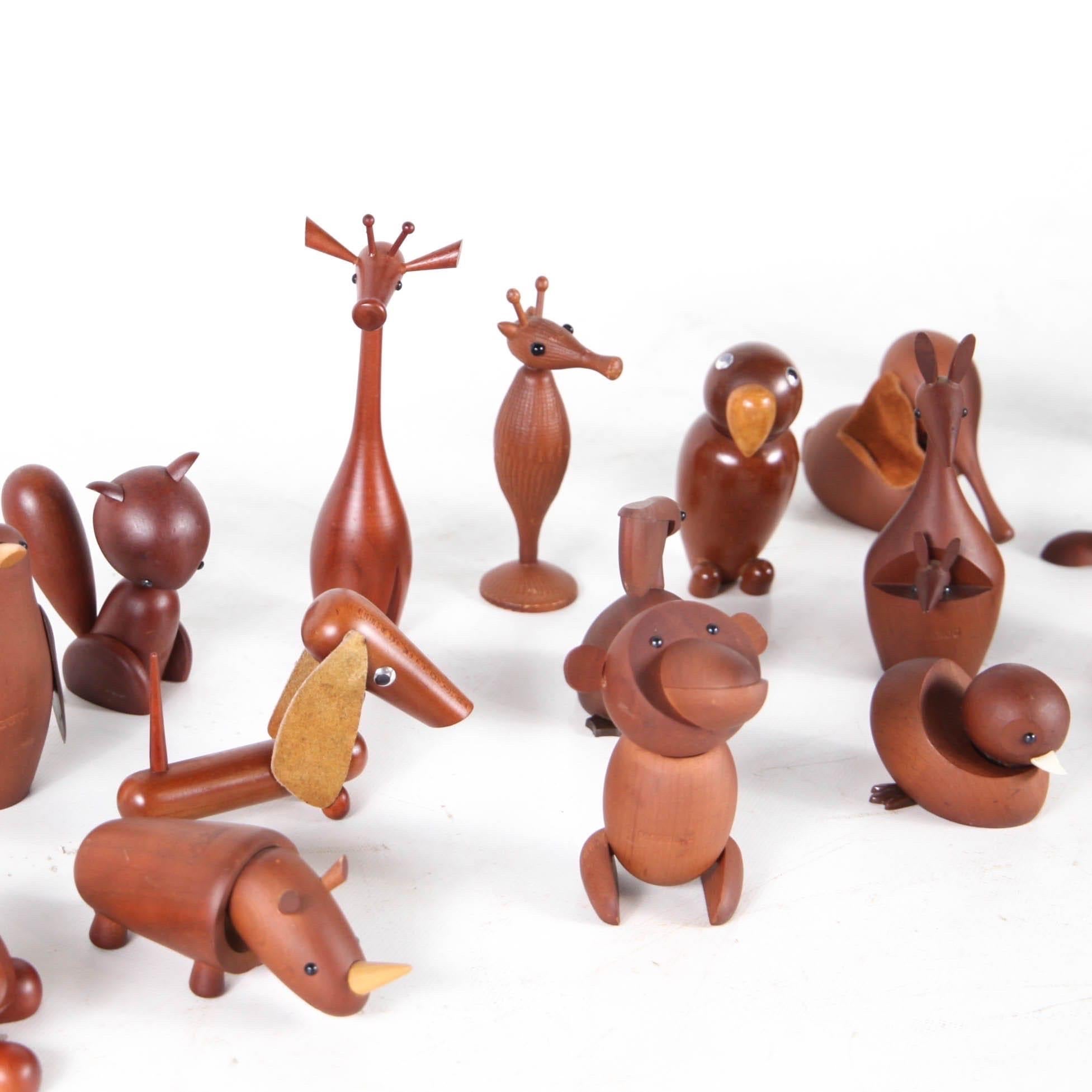 Set of 22 wooden animal sculptures 1
