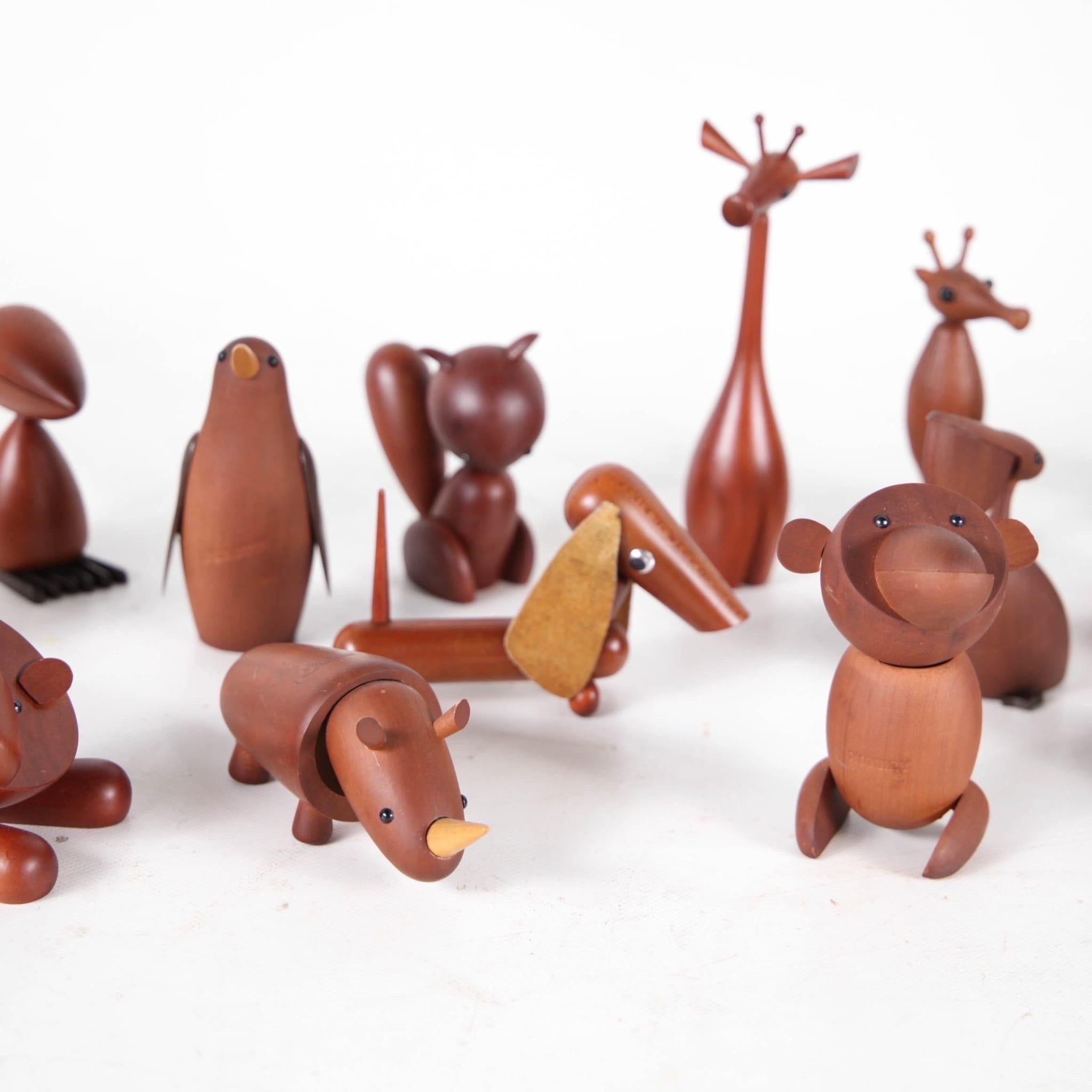 Set of 22 wooden animal sculptures 4