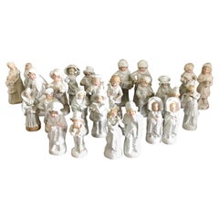 Conjunto de 24 Figuritas de Porcelana Continental Antigua
