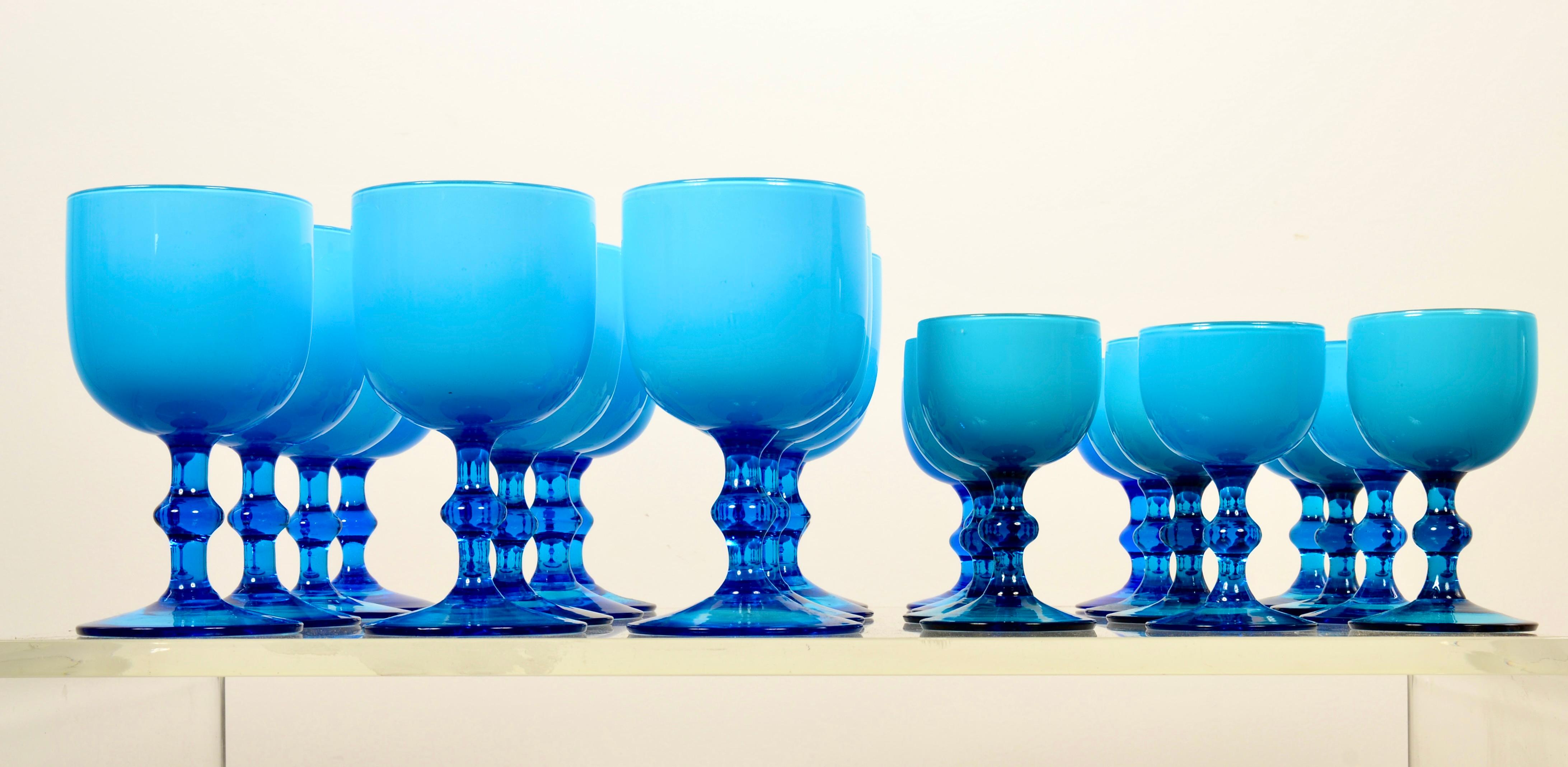 XX secolo Set di 24 calici in vetro di Murano Carlo Moretti, Italia, anni '60 ca.