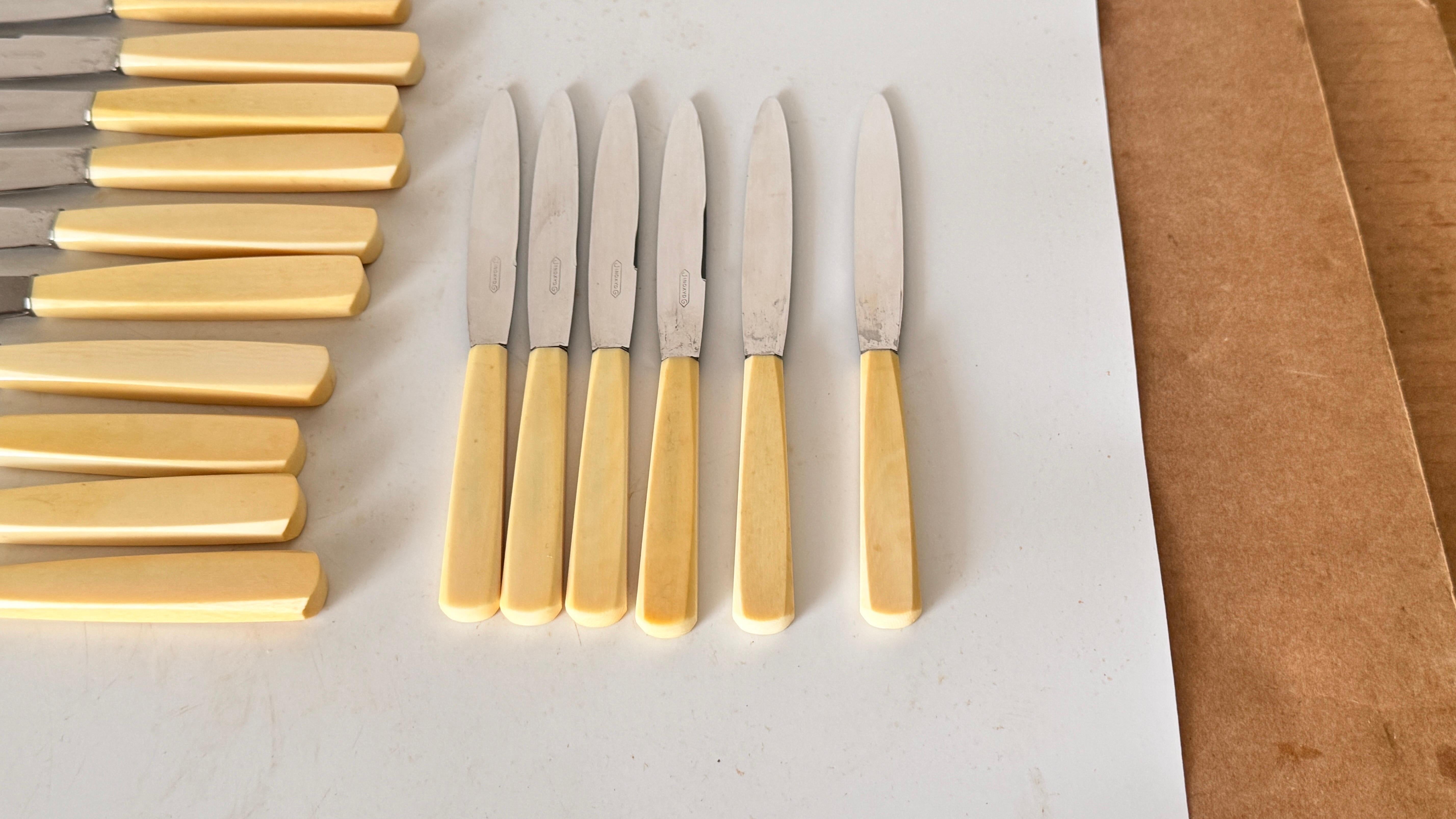 Set of 24 French Art Deco Dinner & Cheese Knives, Steel & Bone Handles, 1970s For Sale 6