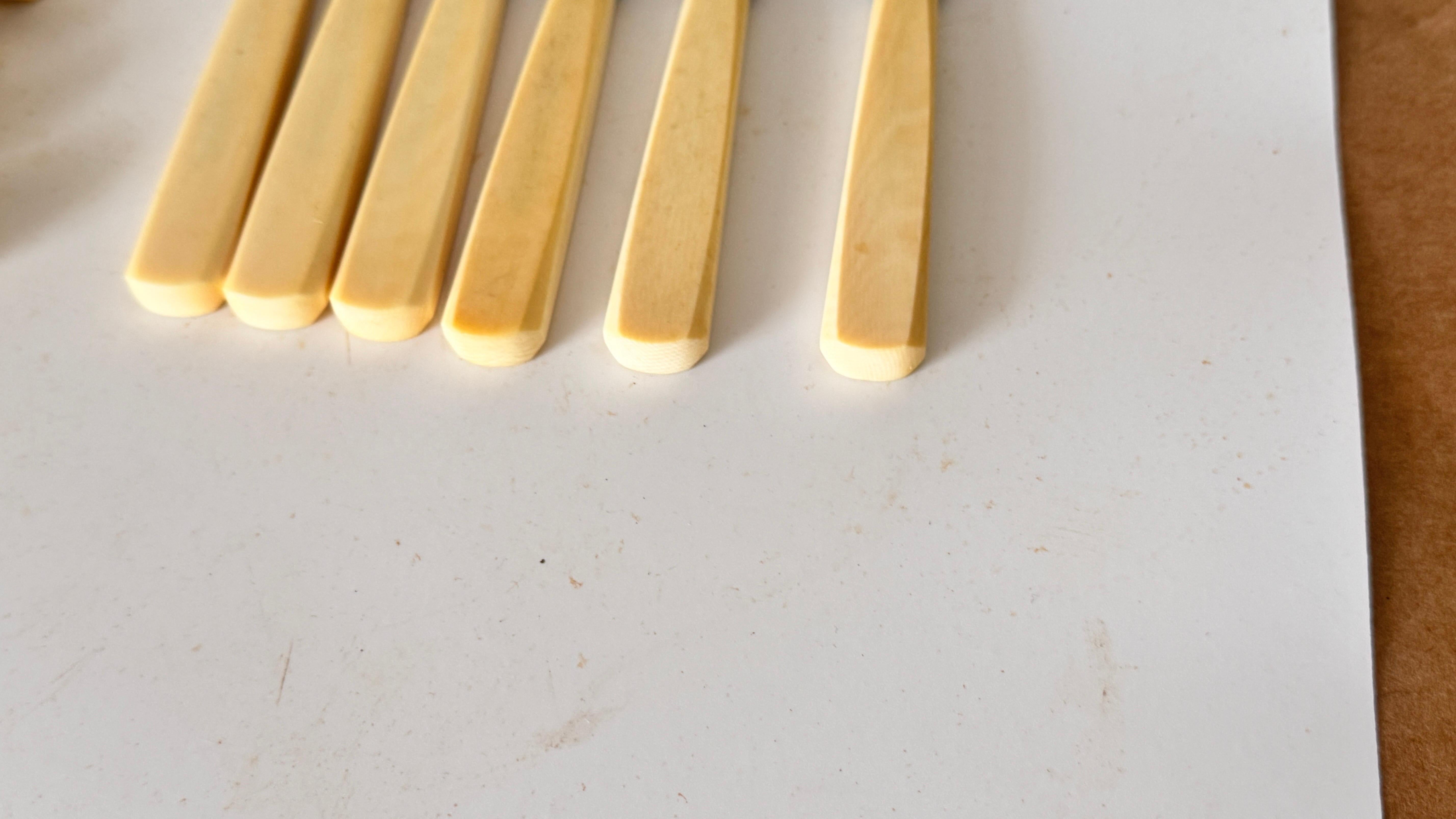 Set of 24 French Art Deco Dinner & Cheese Knives, Steel & Bone Handles, 1970s For Sale 8