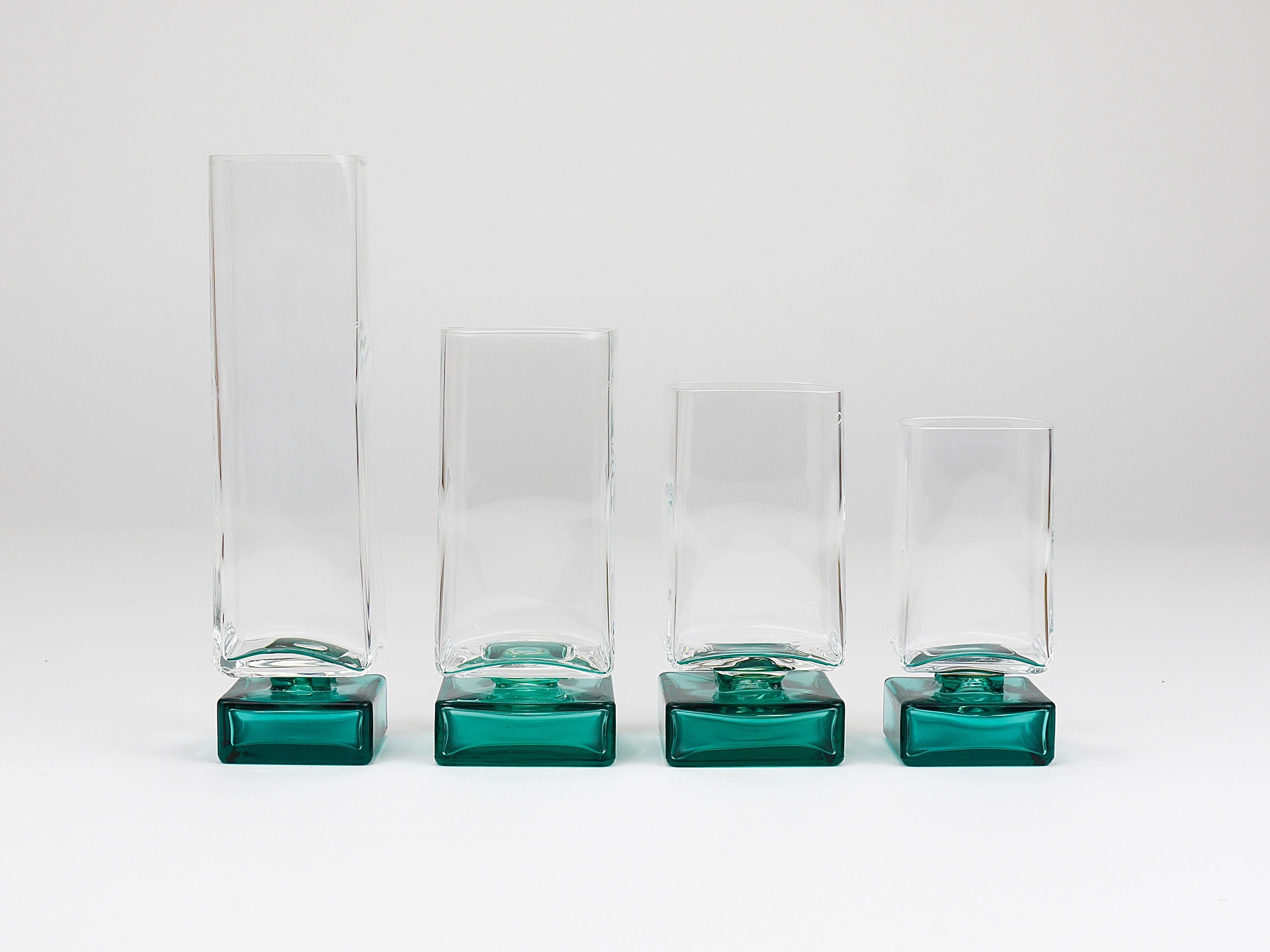 Eine umfassende Kollektion von 24 postmodernen Vintage-Kristalltrinkgläsern und Champagnerflöten aus den 1980er Jahren, hergestellt von Luigi Bormioli, einer italienischen Marke, die seit 1825 für ihre hochwertigen Designer-Glaswaren bekannt