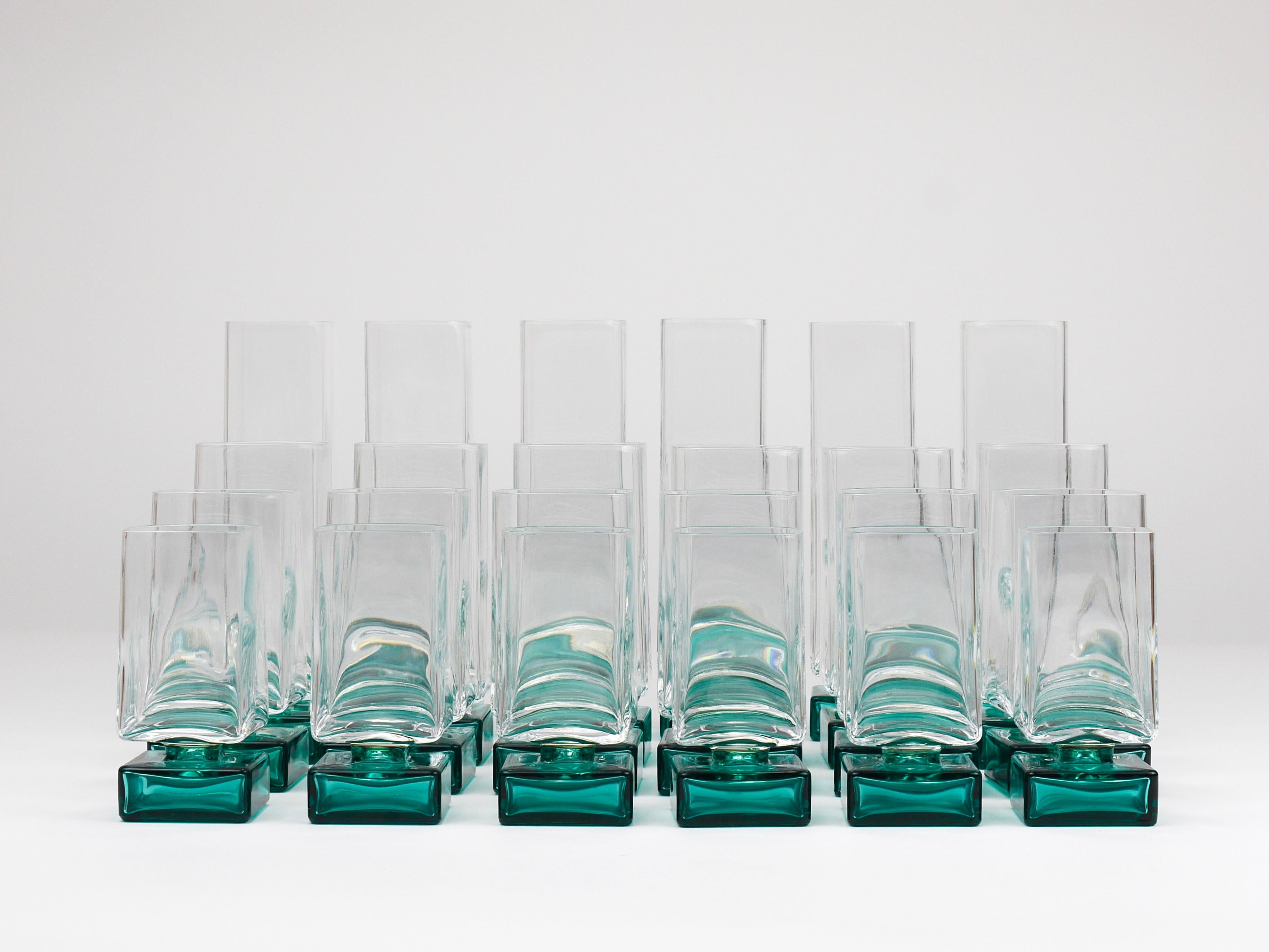 Satz von 24 Luigi Bormioli Postmoderne Licht & Musik Monet Gläser, Italien, 1980er (Italienisch) im Angebot