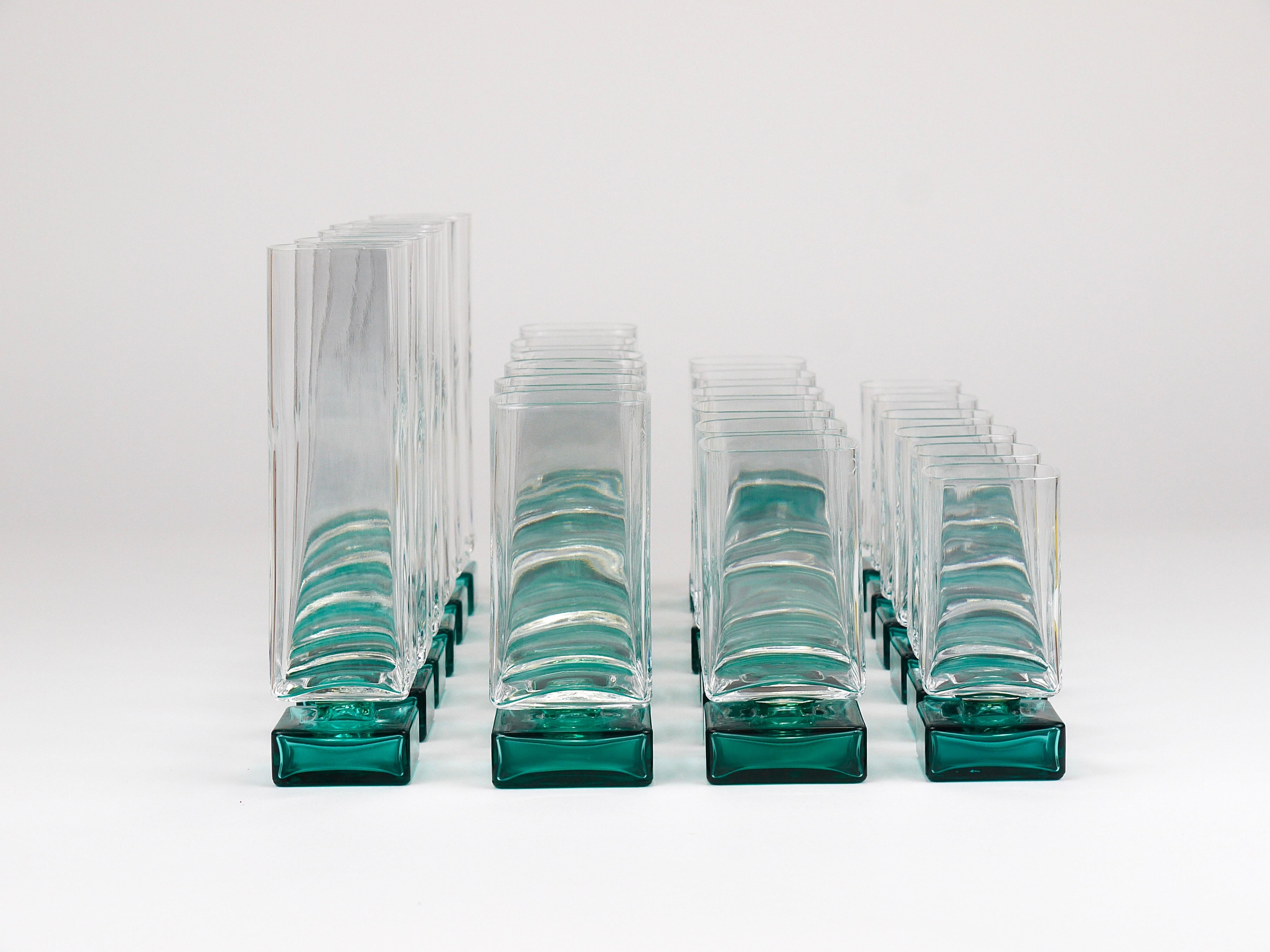 Satz von 24 Luigi Bormioli Postmoderne Licht & Musik Monet Gläser, Italien, 1980er (Kristall) im Angebot